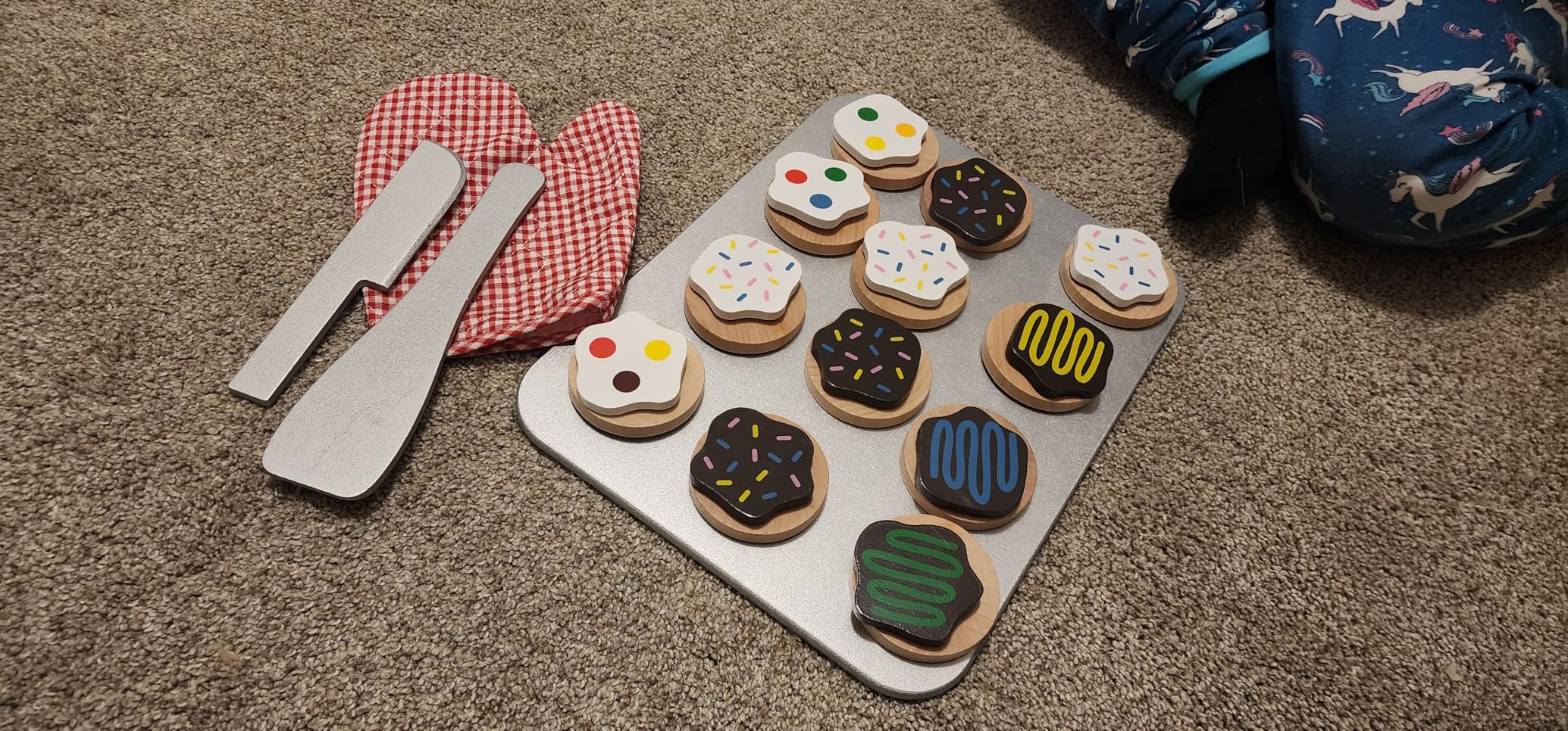 Melissa & Doug Slice & Bake Cookie Set with Wooden Play Food, Colorful Toppings & Play Kitchen Accessories, Preschool Learning Toys for Girls & Boys 3+ customer photo 1