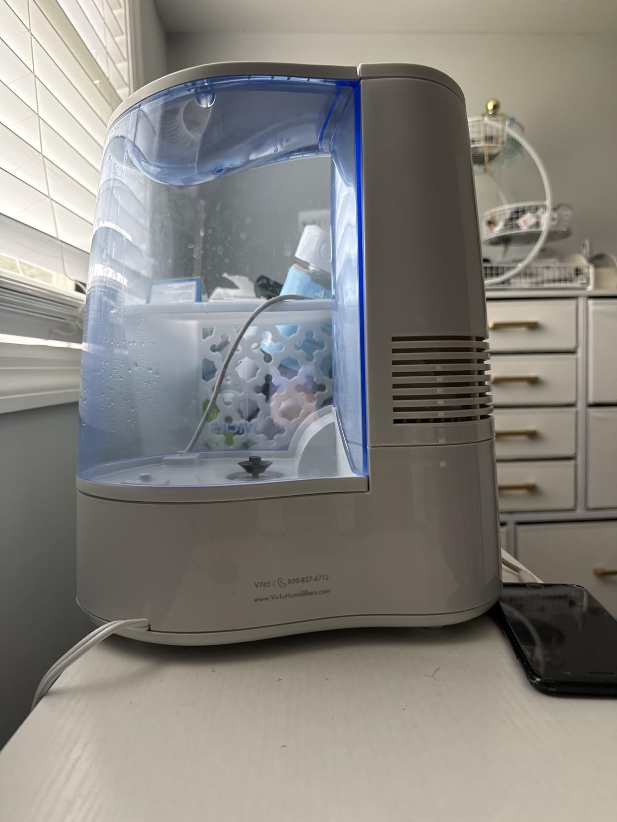 Vicks Warm Mist Humidifier Filter-Free 1 Gal Tank, Auto Shut-Off, Night Light, VapoPad and VapoSteam Compatible customer photo 1