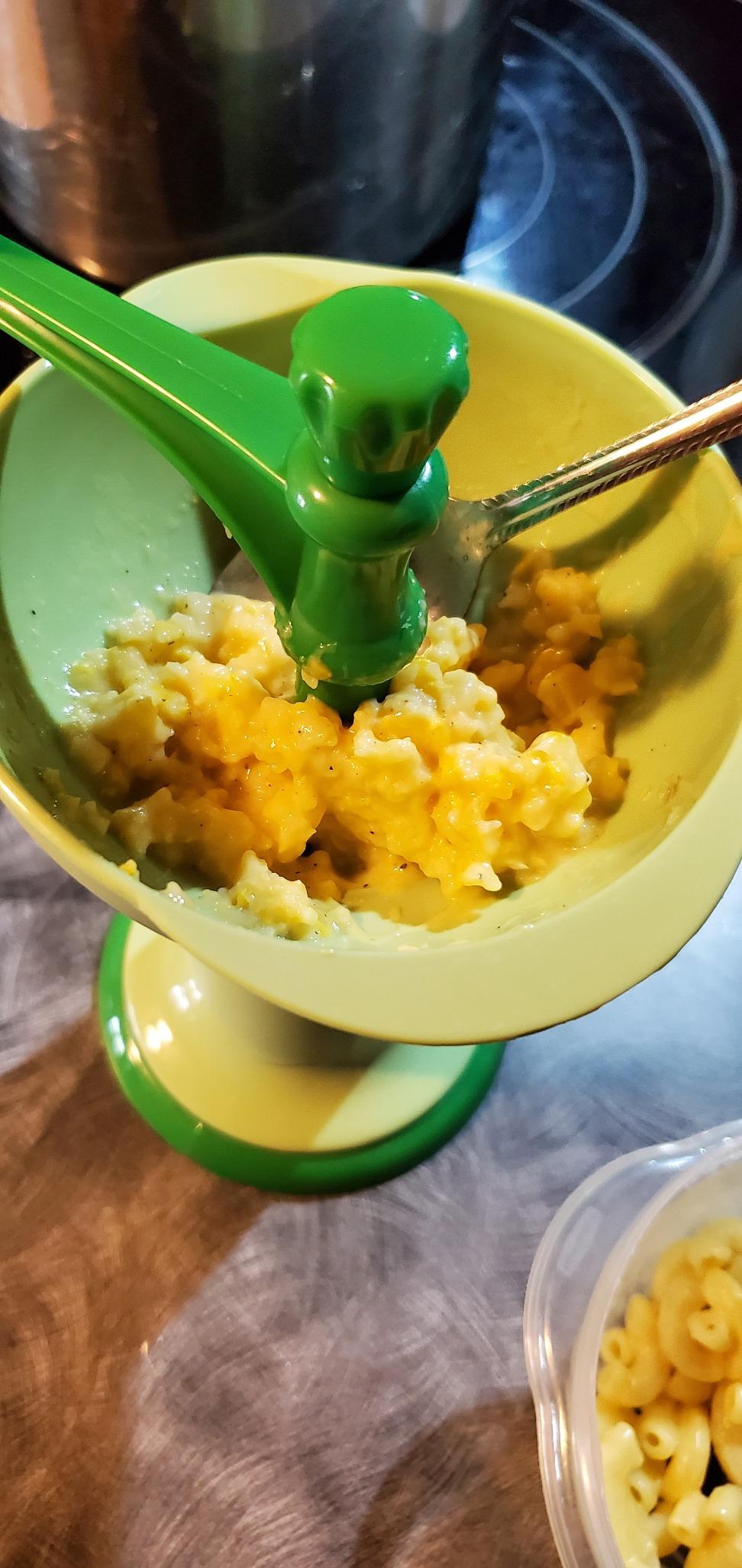 green sprouts Fresh Baby Food Mill - Easily Purees Food for Baby, Separates Seeds & Skins, Compact Size, No Batteries or Electricity Needed, Dishwasher Safe customer photo 2