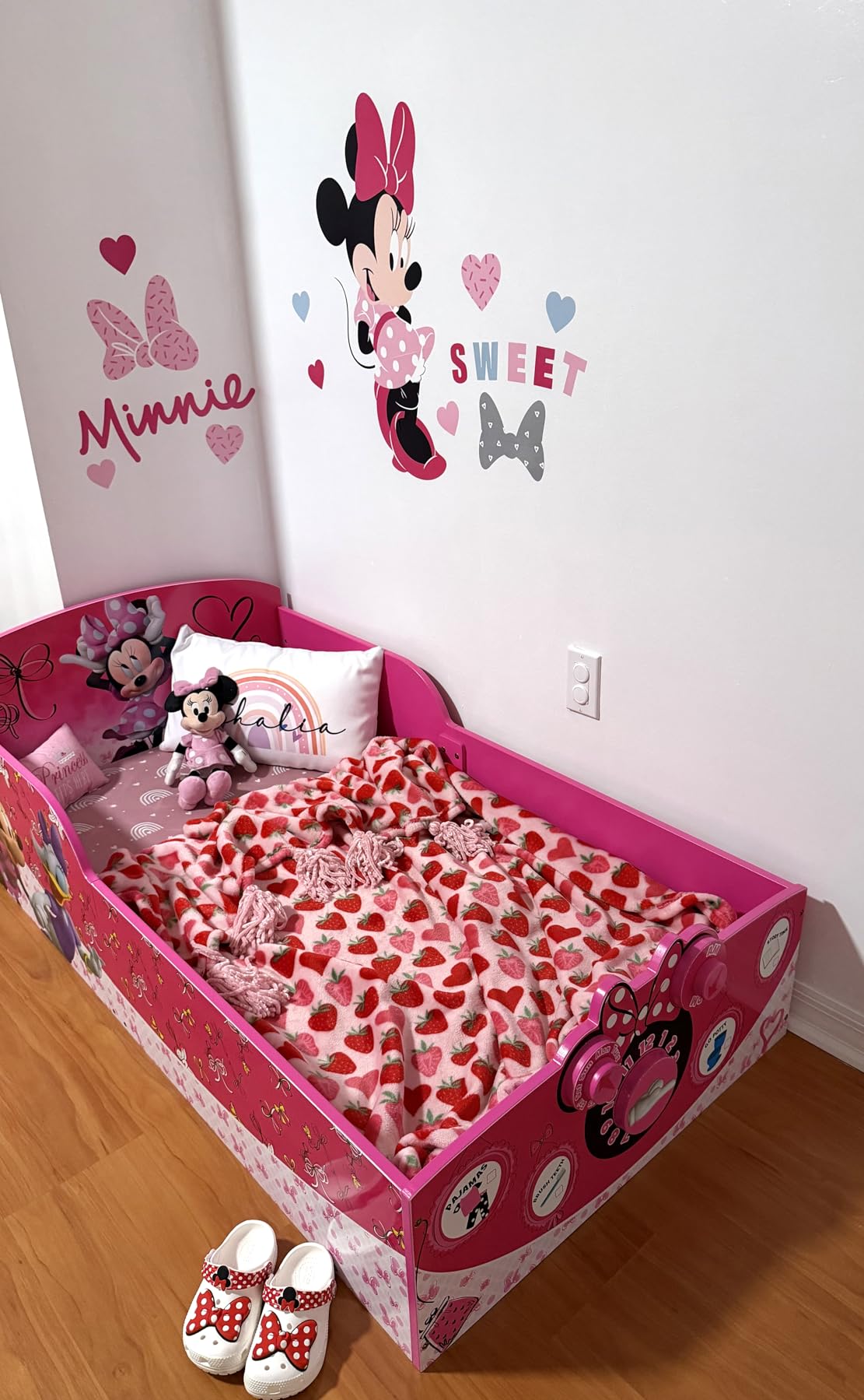 Delta Children Interactive Wood Toddler Bed, Disney Minnie Mouse customer photo 2