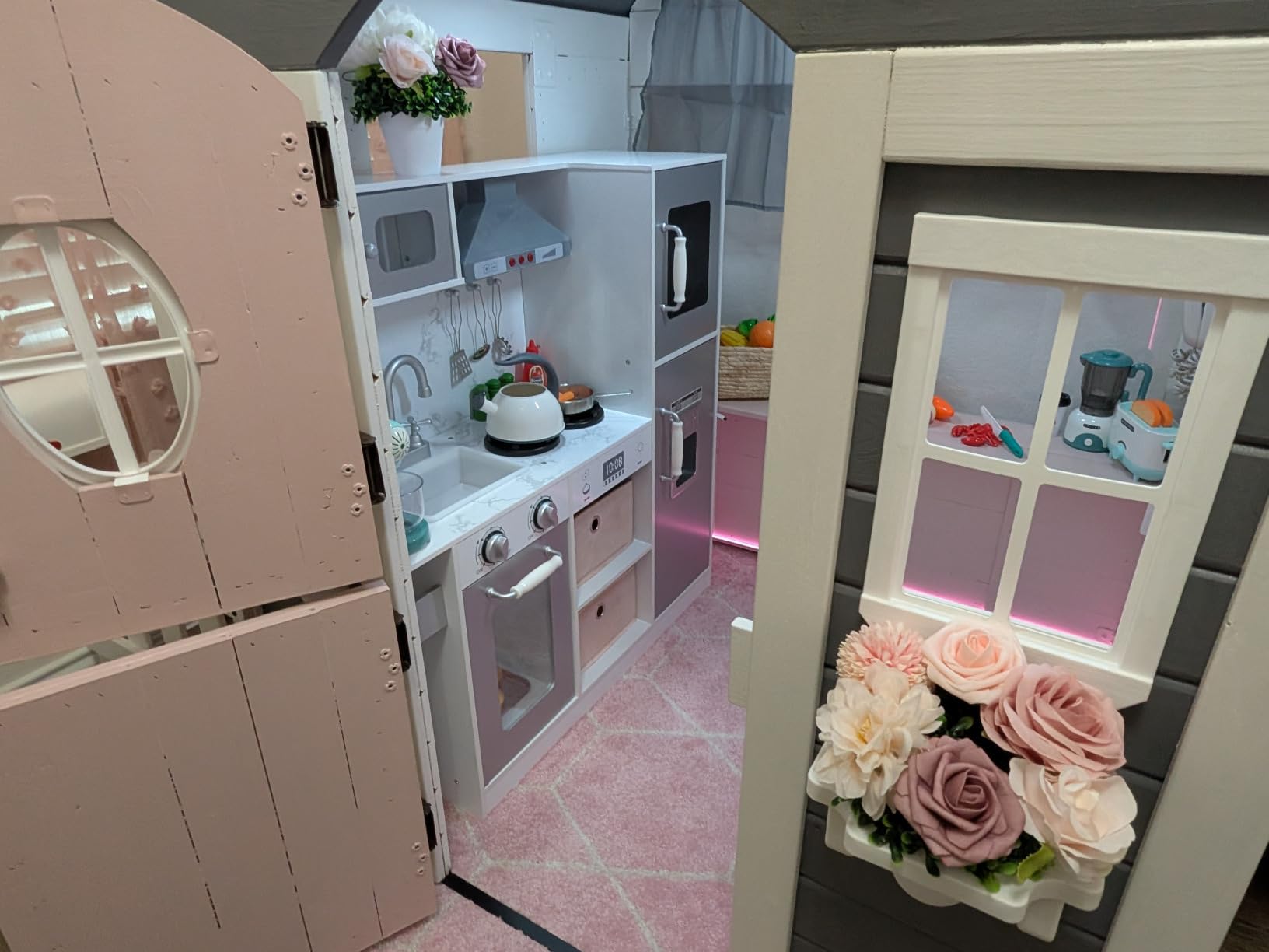 Backyard Discovery Aspen Cedar Wooden Kids Playhouse Cottage with Play Kitchen, Snack Bar, Picnic Bench, Dinner Bell, Mailbox, Dutch Door, Flowerpot Holders, Toy Lights, Country Style for Outdoor Play customer photo 2