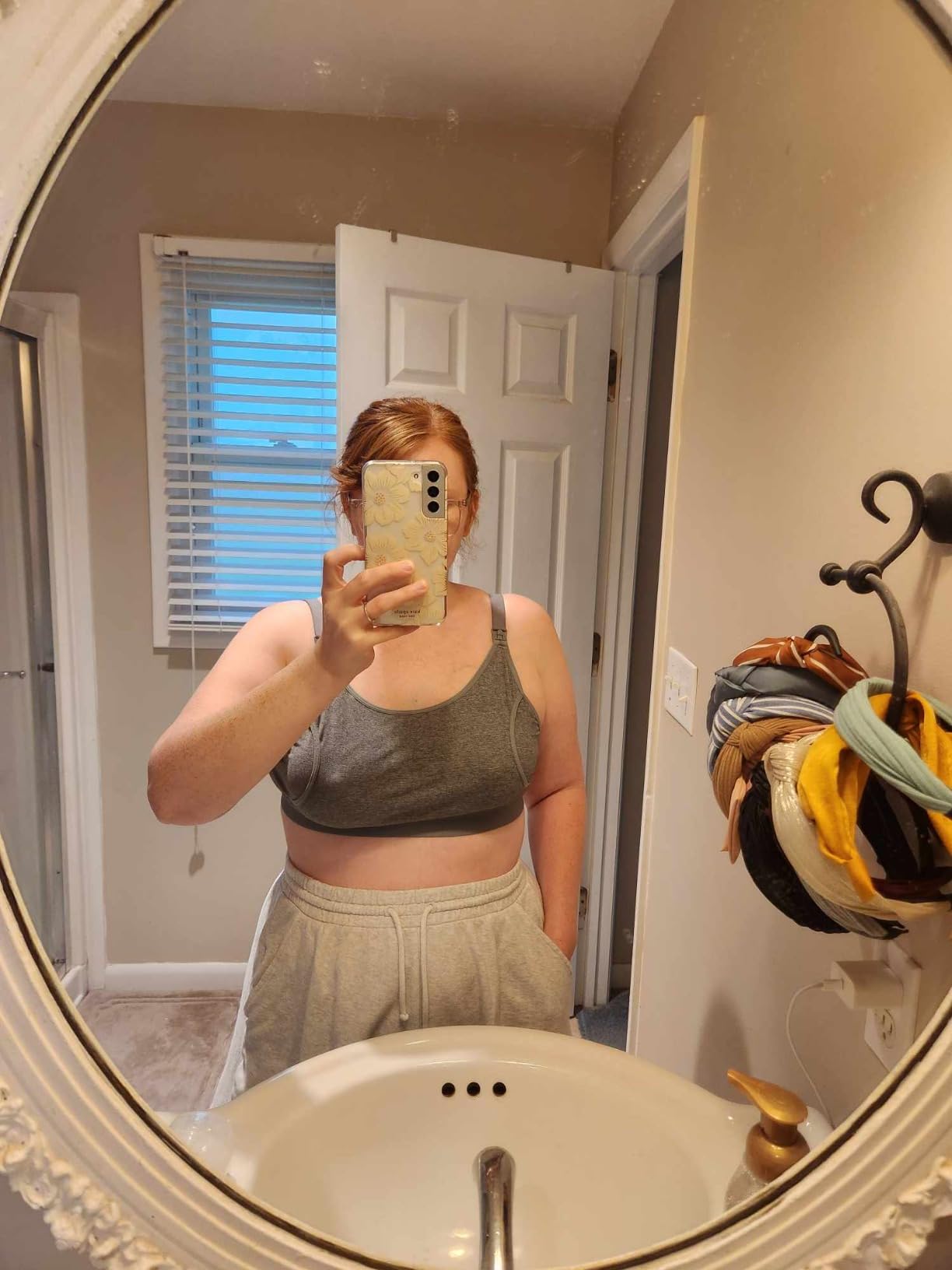 Momcozy Hands Free Pumping Bra, Adjustable Breast-Pumps Holding and Nursing Bra, Pumping & Nursing Bra in One customer photo 2