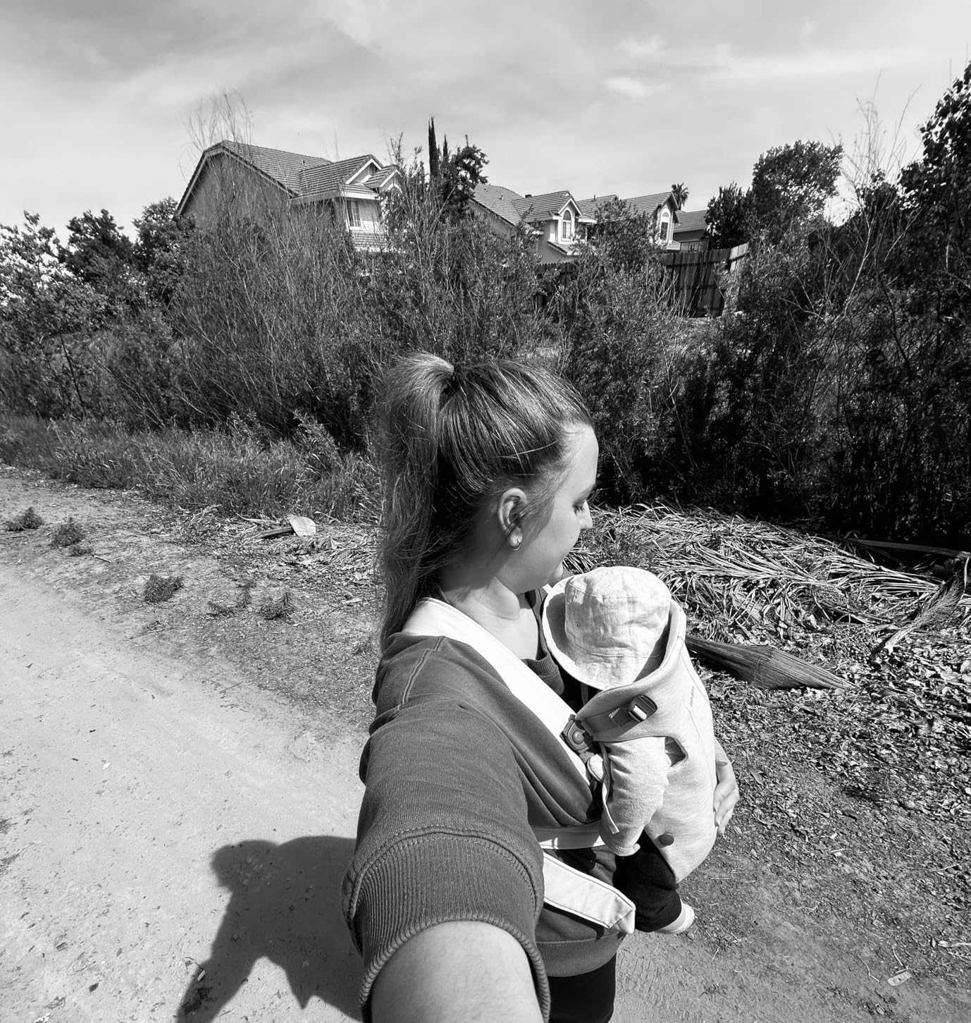 BabyBjörn Baby Carrier Mini, Dark Gray, 3D Jersey Infant Carrier (7-25 lbs), Ergonomic, Easy-to-Use customer photo 1