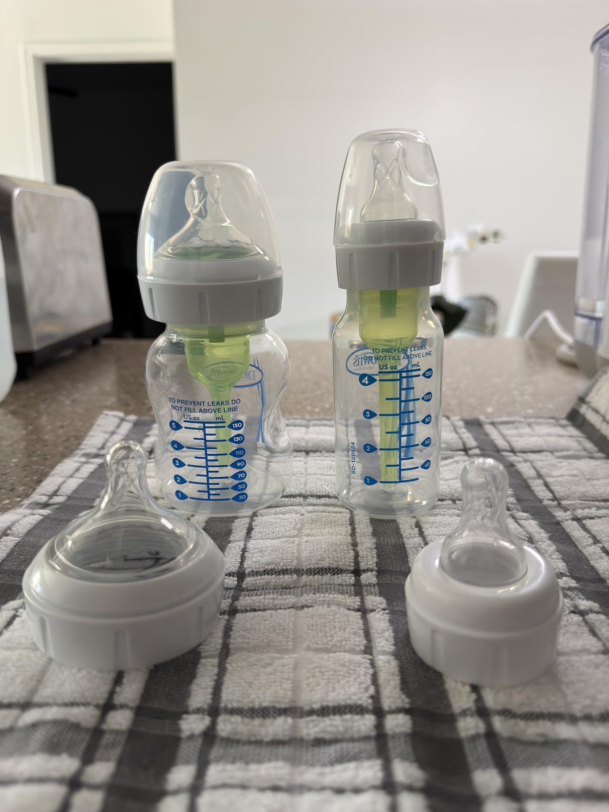 Dr. Brown's Natural Flow Anti-Colic Options+ Wide-Neck Baby Bottles 5 oz/150 mL, with Level 1 Slow Flow Nipple, 4 Pack, 0m+ customer photo 1