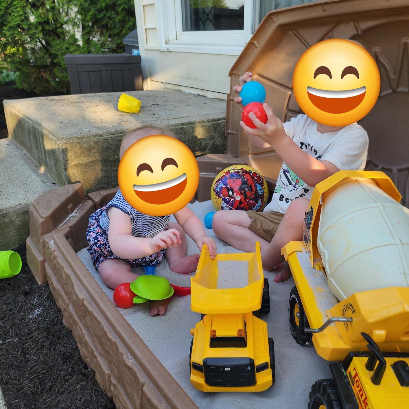 Step2 Naturally Playful Sandbox II, Kids Sand Activity Sensory Play Pit, Summer Outdoor Toys, 7 Piece Water Toy Accessories, for Toddlers 1+ Years Old customer photo 2
