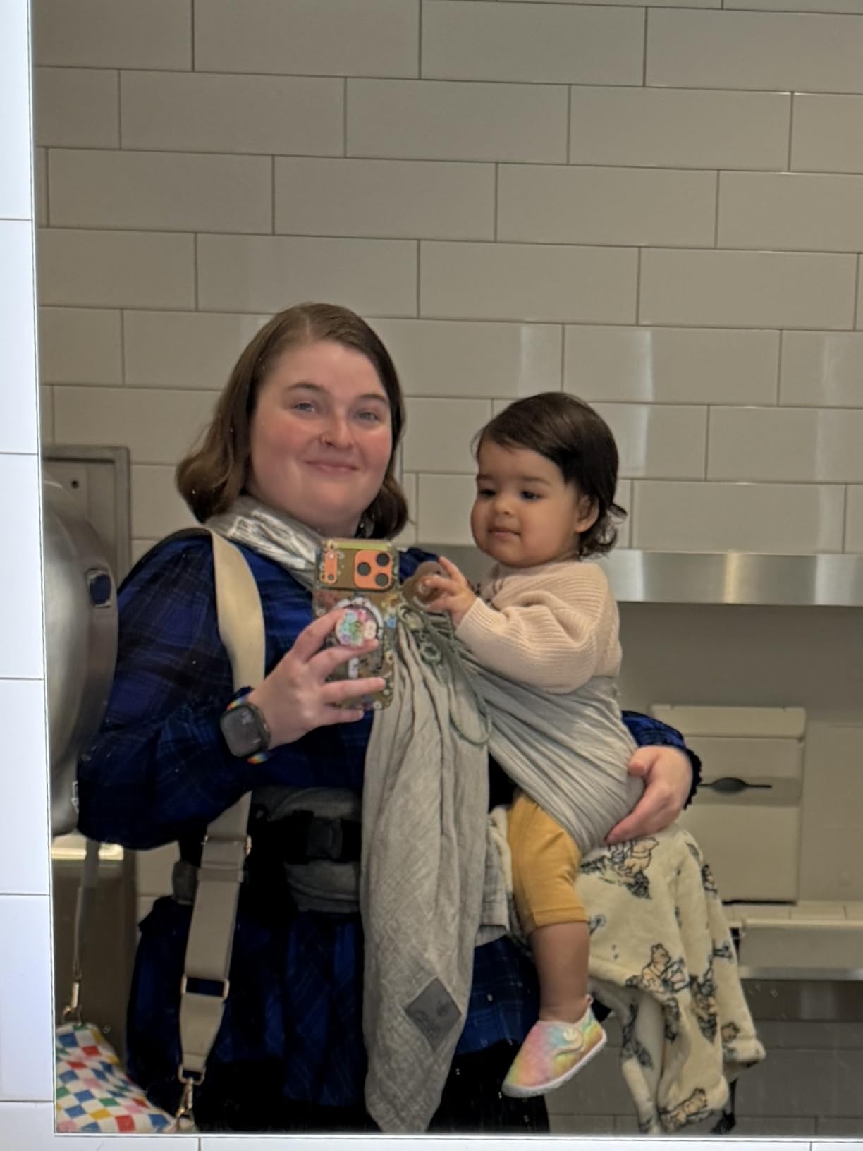 Tushbaby Original Hip Seat Baby Carrier for Babies & Toddlers up to 45 lbs, Safety Certified, Lightweight No-Foam Design with Storage, Black & Gold customer photo 1