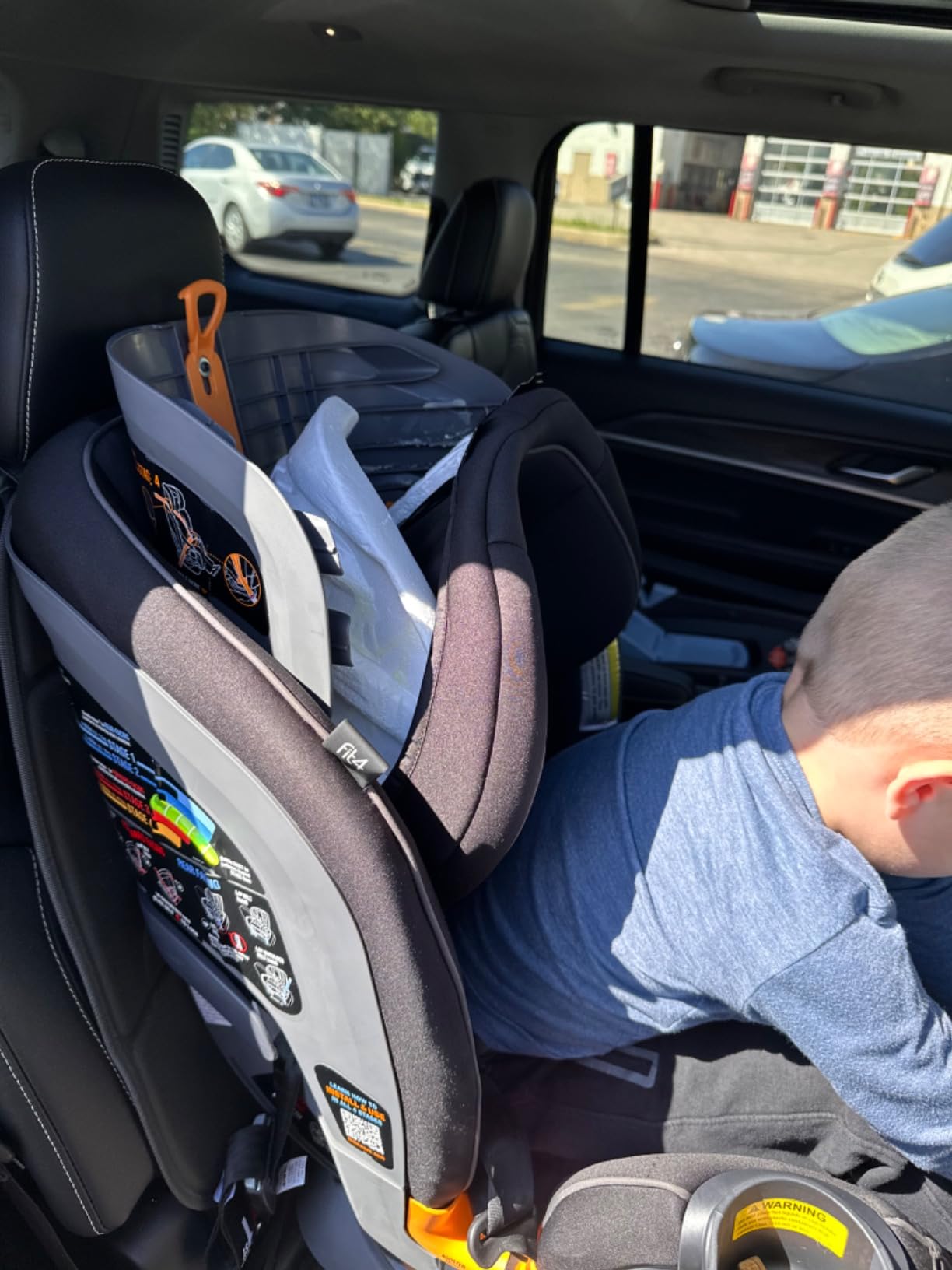 Chicco Fit4 4-in-1 Convertible Car Seat, Rear-Facing Seat for Infants 4-40 lbs, Forward-Facing Car Seat 25-65 lbs, Booster 40-100 lbs, Element/Black customer photo 1