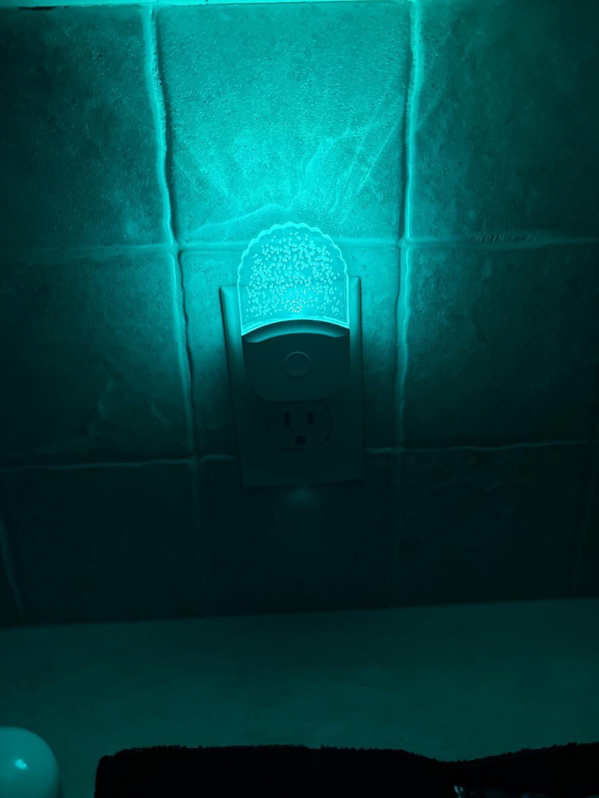 Night Lights Plug Into Wall [2 Pack], Color Changing Night Light for Kids, 8-Color RGB LED Nightlight with Dusk to Dawn Sensor for Bathroom Decor, Children Room, Gift customer photo 2