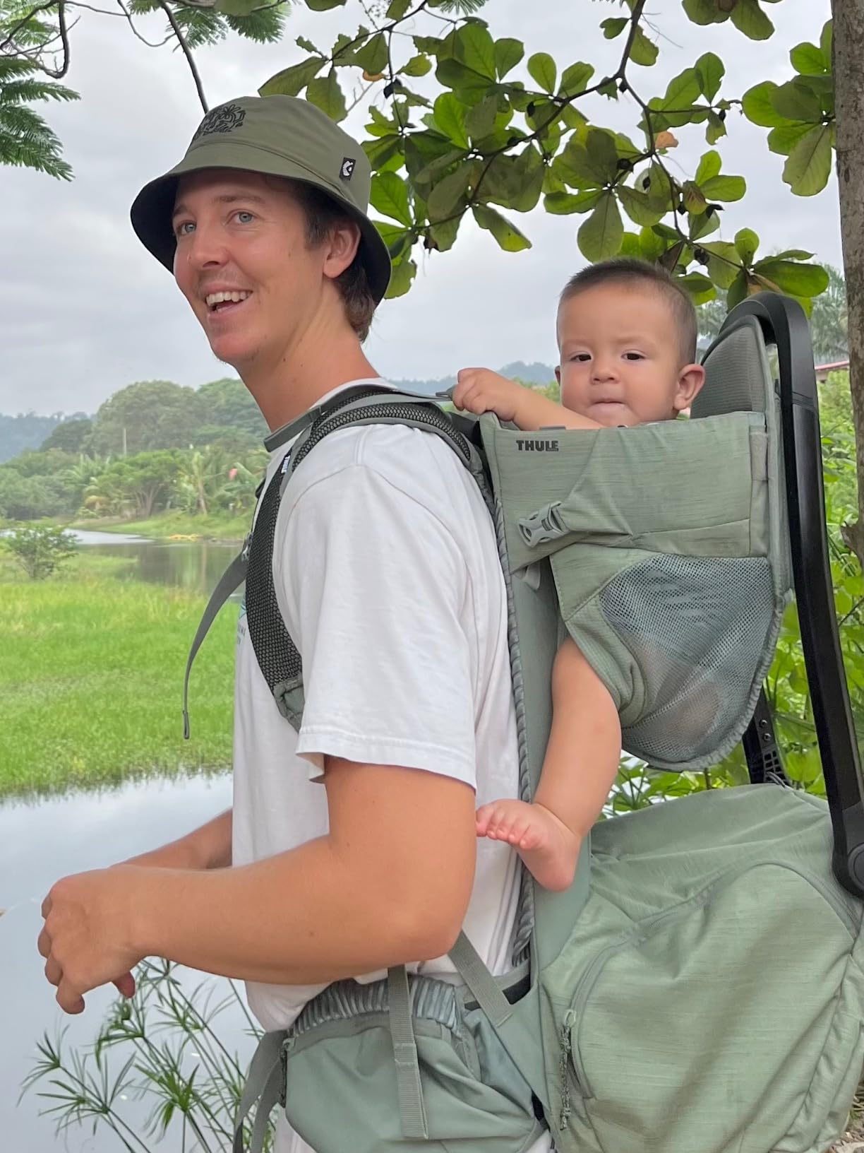 Thule Sapling Child Carrier Backpack - Machine Washable Seat - Self-Standing Frame - Adjustable Padded Straps - UPF 50 Sunshade customer photo 2