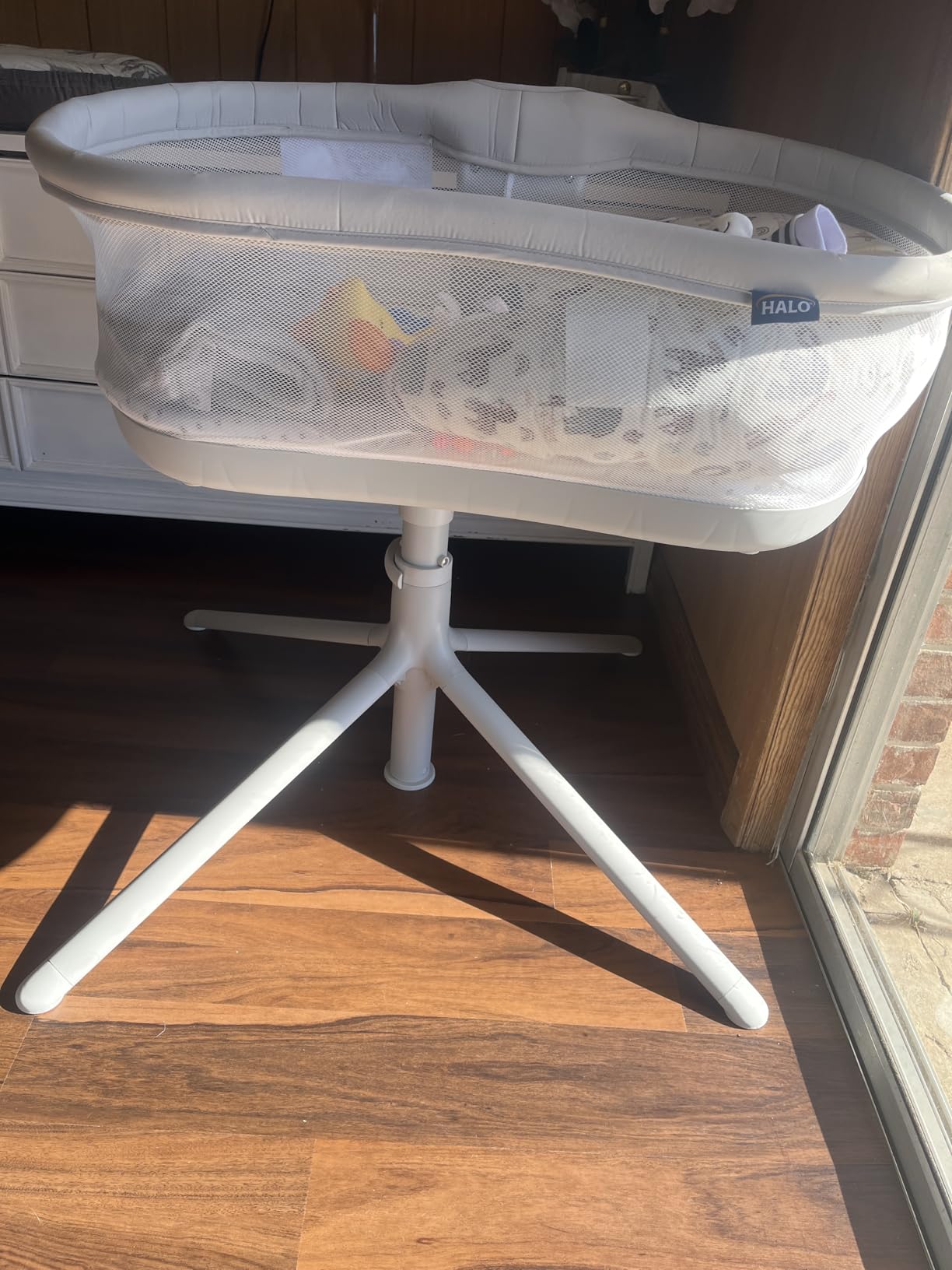 HALO BassiNest Swivel Sleeper 3.0 - Over-Bed Baby Bassinet with 360 Rotation, Adjustable Height, Breathable Mesh, Safe Close Sleeping, Lowering Wall for Easy Access, Feeding & C-Section Recovery customer photo 1