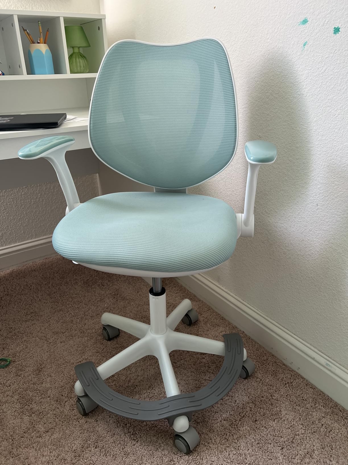 HOMEFUN Kids Desk Chair, Computer Chairs with Armrest and Footrest for Boys Girls Cute Mesh Ergonomic with Adjustable Height Swivel Safe Sit-Locking Casters Blue customer photo 1