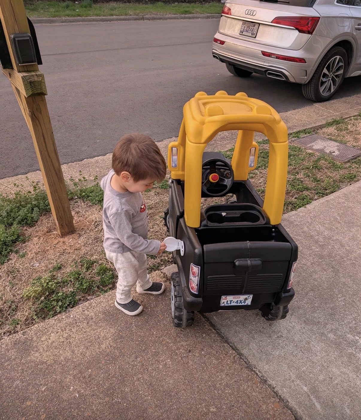 Little Tikes Cozy Truck Ride-On - Black customer photo 2