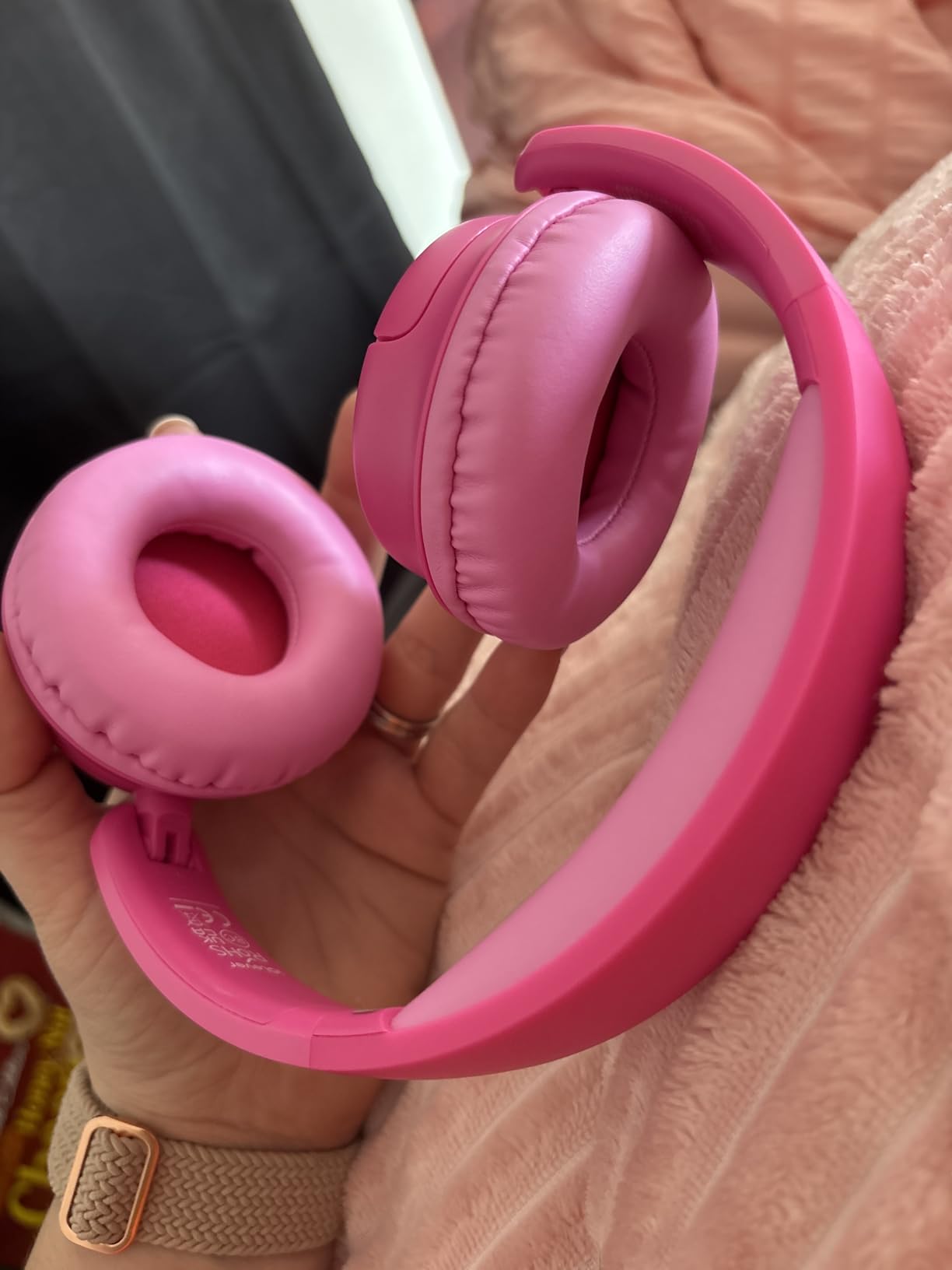 iClever BTH22 Kids Bluetooth Headphones, 60H Play Time, USB C Fast Charging, Bluetooth 5.4, AUX Cord, Safe Volume 74/85 dBA customer photo 1