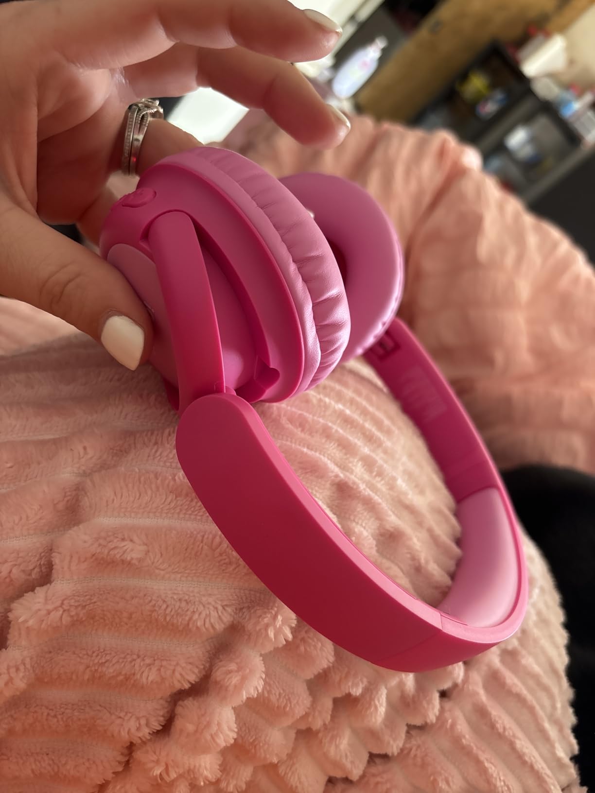 iClever BTH22 Kids Bluetooth Headphones, 60H Play Time, USB C Fast Charging, Bluetooth 5.4, AUX Cord, Safe Volume 74/85 dBA customer photo 2