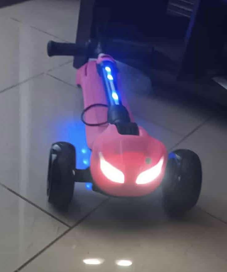 24V Electric Scooter for Kids w/150W Powerful Motor, Thumb Throttle, LCD Screen, Bluetooth, Light-Up Stem Deck & Wheels, 3 Adjustable Heights, 5MPH Safe Speed, 3 Wheel Electric Scooter for Kids customer photo 2