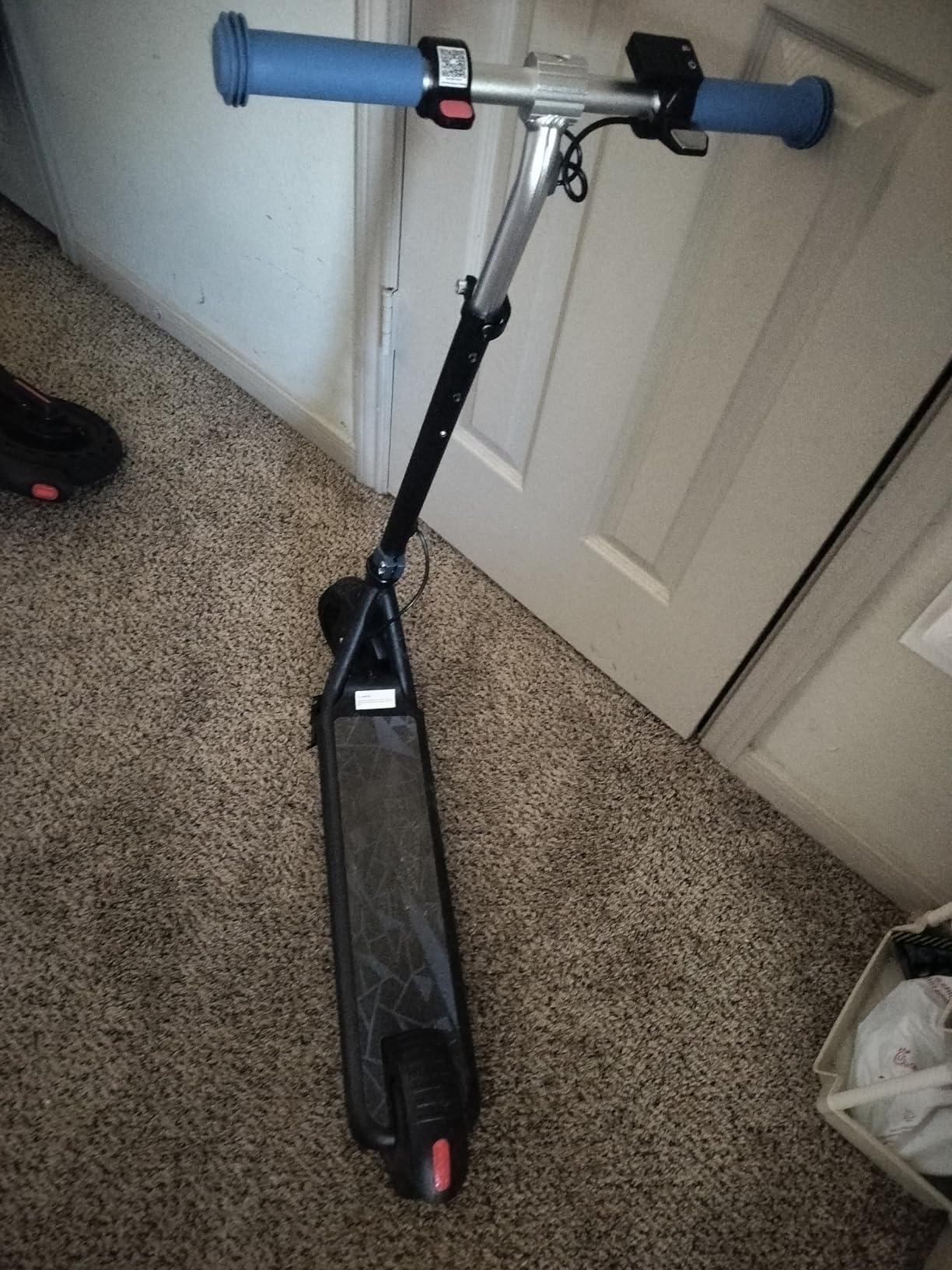 Gyroor H30 Max Electric Scooter for Kids, LED Display, 150W Powerful Motor, Dual Brake System, Adjustable Height and Speed, Best Presents for Kids customer photo 1