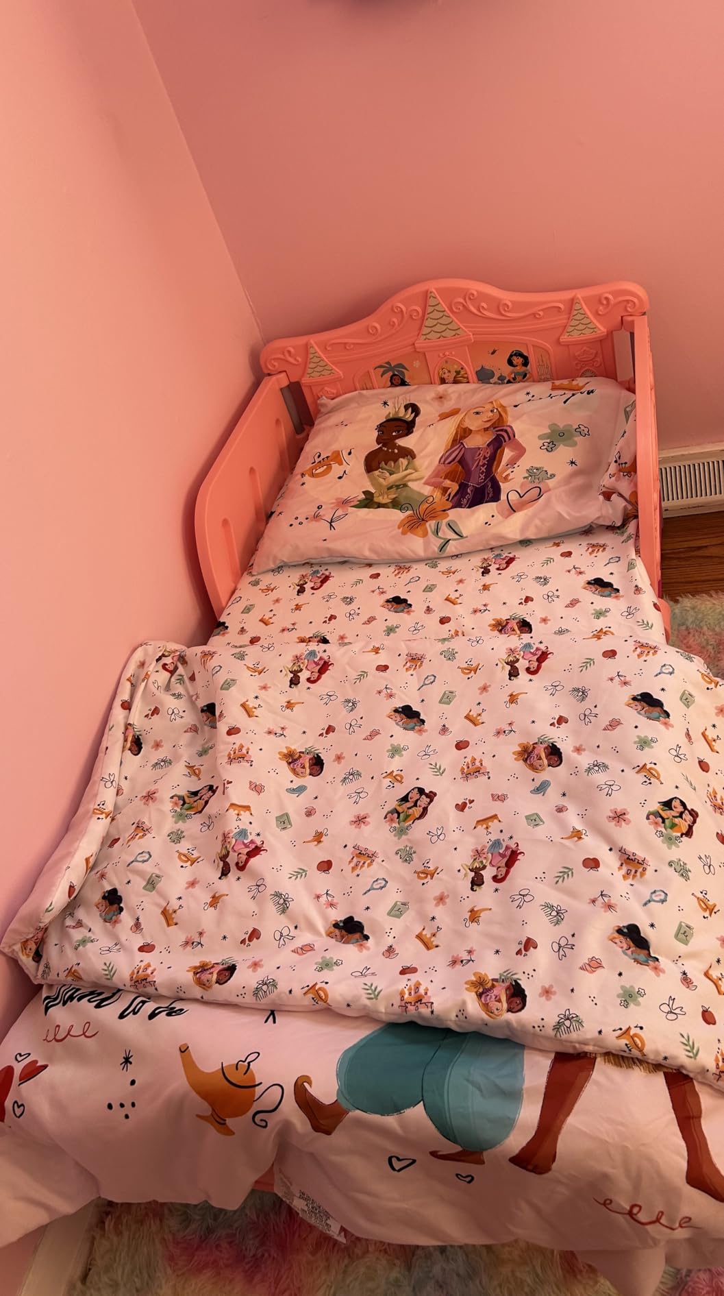 Delta Children Disney Princess 3D Toddler Bed, Pink customer photo 2