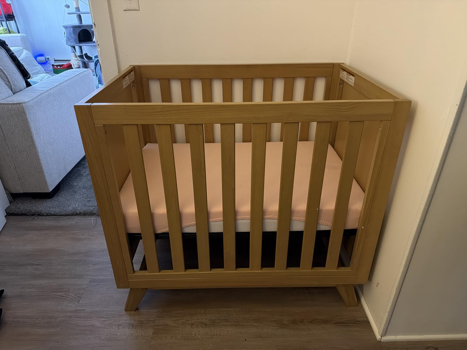 Davinci Otto 3-in-1 Mini Baby Crib with 4 Inch Mattress Included - GREENGUARD Gold Certified - Baby Crib Convertible to Toddler Bed & Daybed - 4 Adjustable Heights - Easy to Assemble - Honey customer photo 2