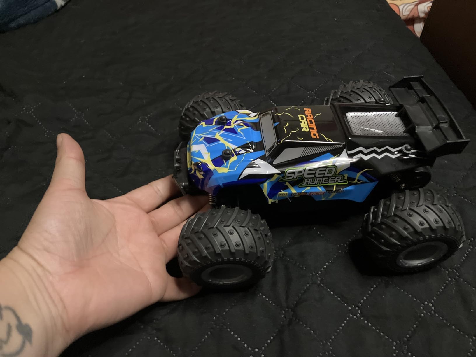 Remote Control Car, All Terrain Remote Control Truck for Boy, 2.4GHz Rc Car with Bodylight and Two Rechargeable Batteries, 20KM/H Monster Truck Toys customer photo 2