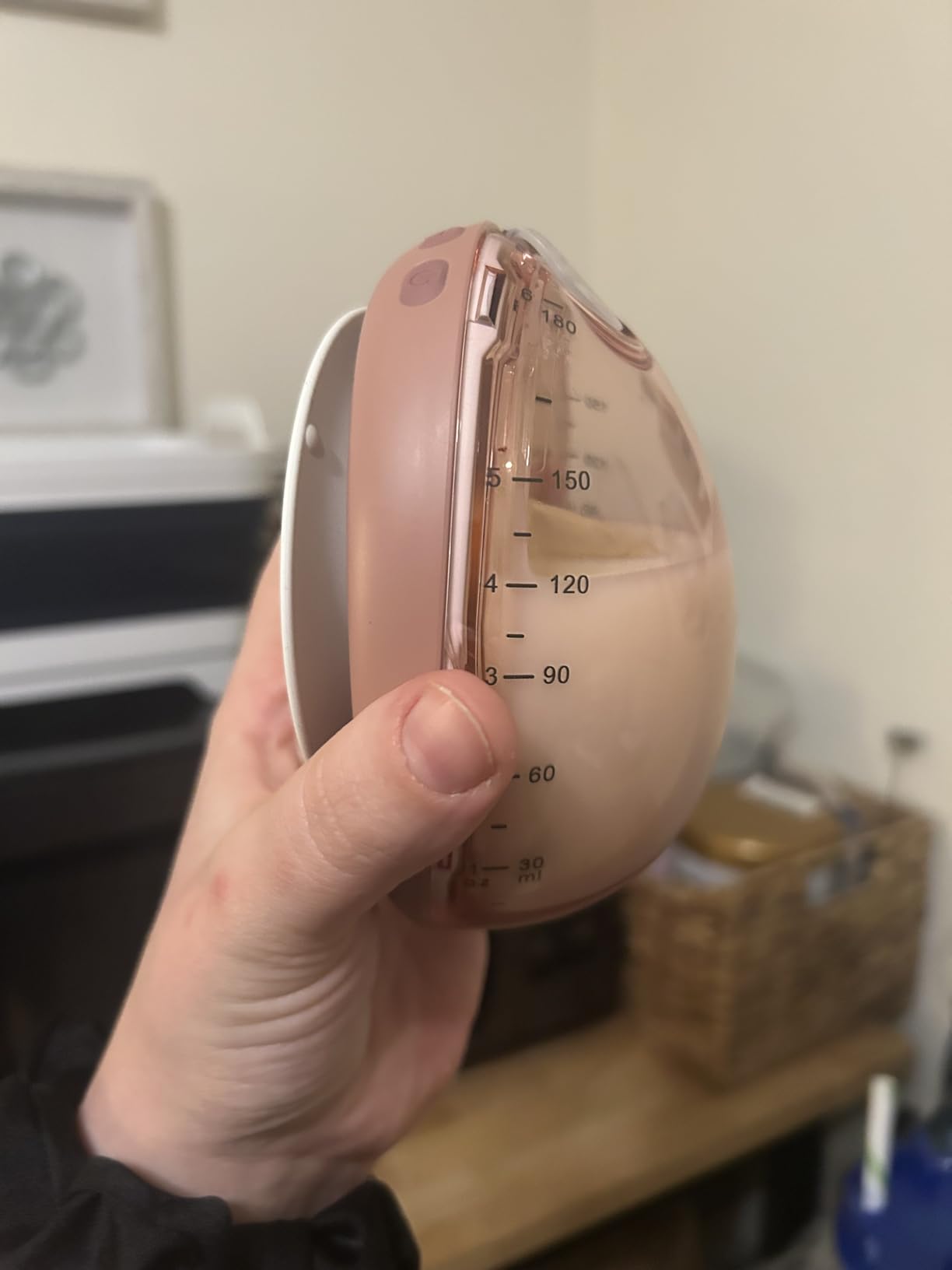 Momcozy Air 1 Ultra-Slim Breast Pump, Hands-Free Wearable Pump with Wireless Charging Case & App Control with Auto Mode & Full-Milk Alert, Industry-First Transparent Top for Easy Nipple Alignment customer photo 2