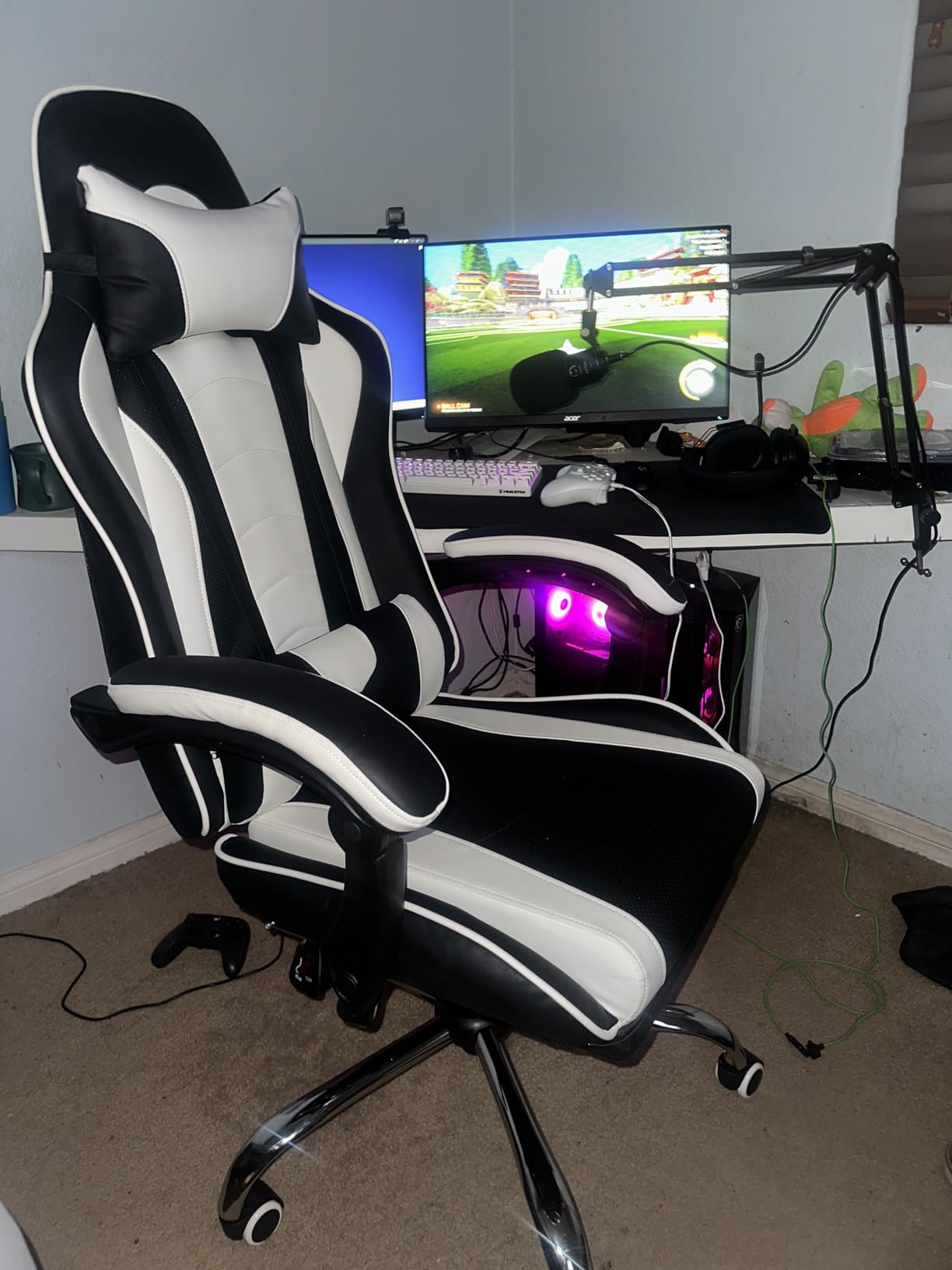 Yaheetech Gaming Chair, Video Game Chair with Massage Lumbar Support and Footrest Height Adjustable Ergonomic Computer Gaming Chair with Swivel Seat and Headrest, Black/White customer photo 1