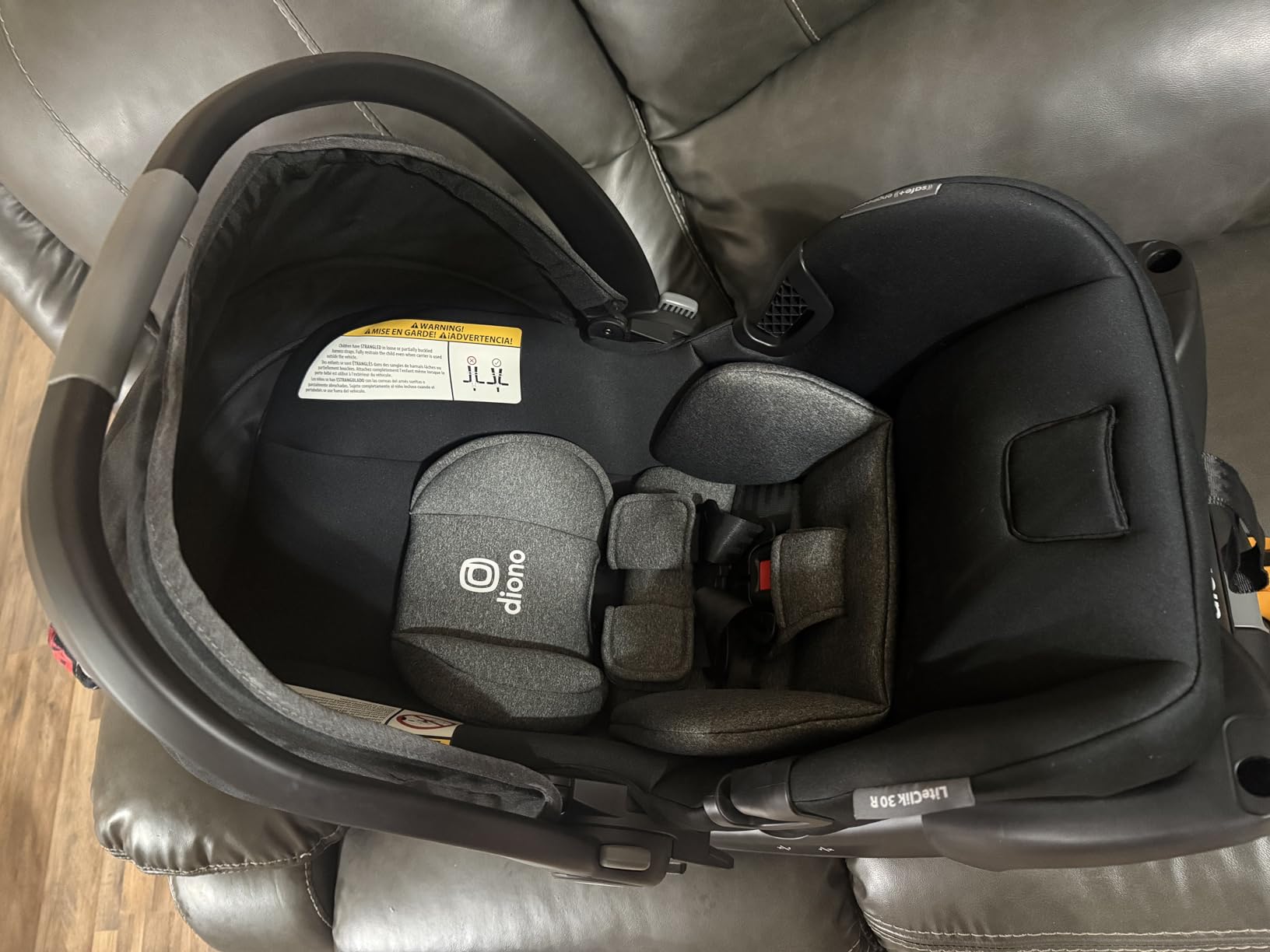 Diono LiteClik 30 R SafePlus Infant Car Seat and Base, Rear-Facing for Infants 4-30lbs, SafePlus Engineering, with Infant Insert, UPF 50+ Sunshade (Black) customer photo 2