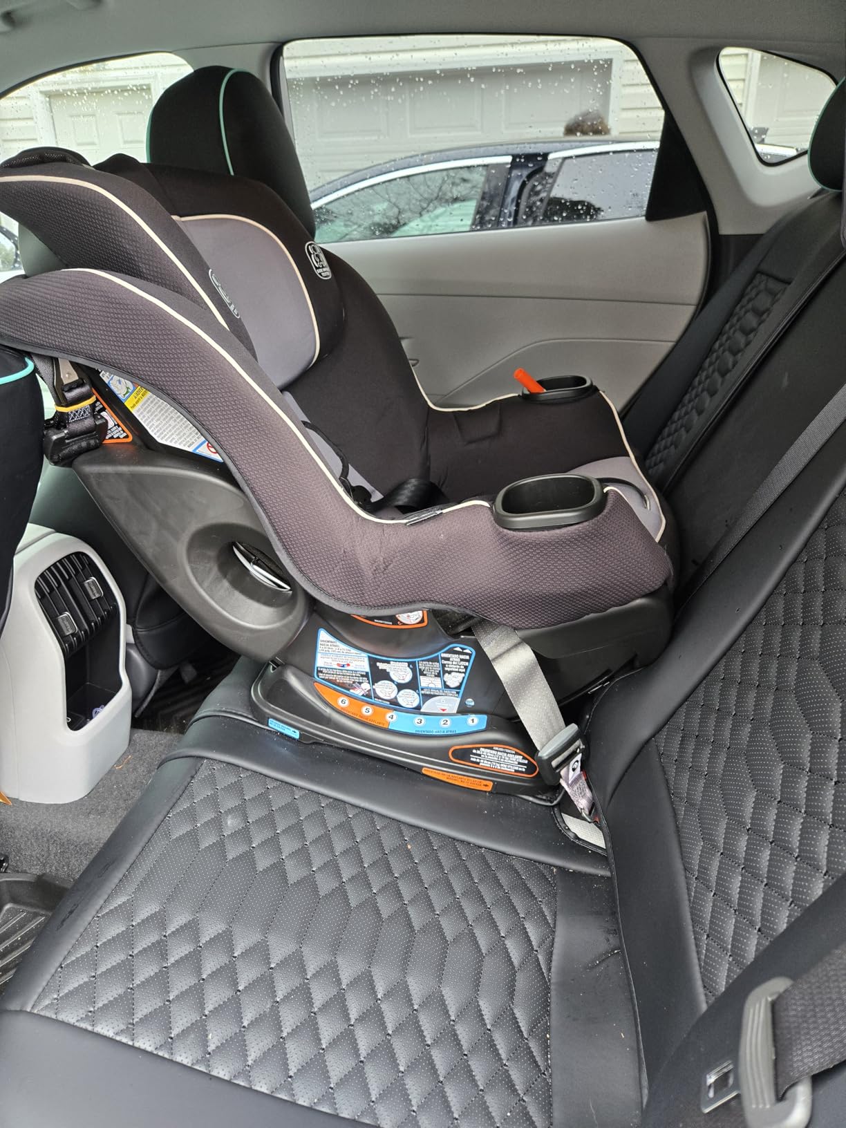 Graco Extend2Fit Convertible Baby Car Seat, Rear and Forward Facing, Adjustable Extension Panel for Extra Legroom, Gotham customer photo 2