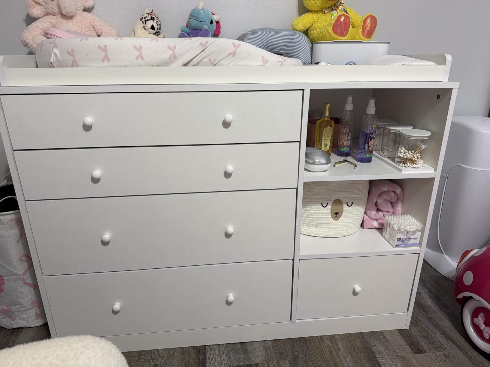 Changing Table Dresser, Baby Classic Nursery Dresser with 5 Drawers and 2 Shelves, Multi-Functional Baby Changing Table, Diaper Changing Station for Children's Room, White customer photo 1