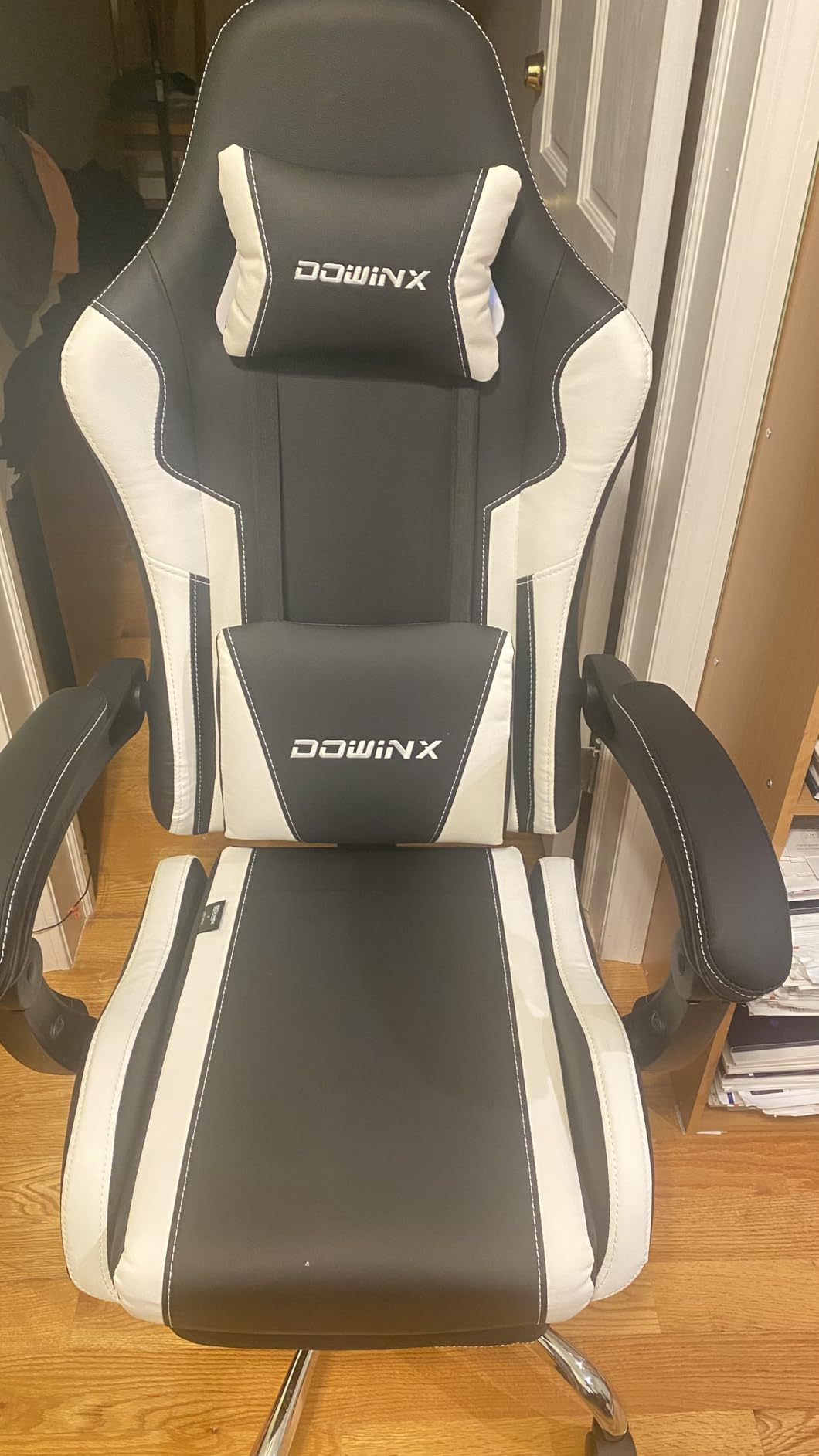 Dowinx Gaming Chair with Footrest, 330lbs Computer Chair 2D Lift Linkage Armrest, Massage Lumbar, Height Adjustable Ergonomic Comfy Video Game Chairs for Home Office Streaming, Long Gaming, White customer photo 1