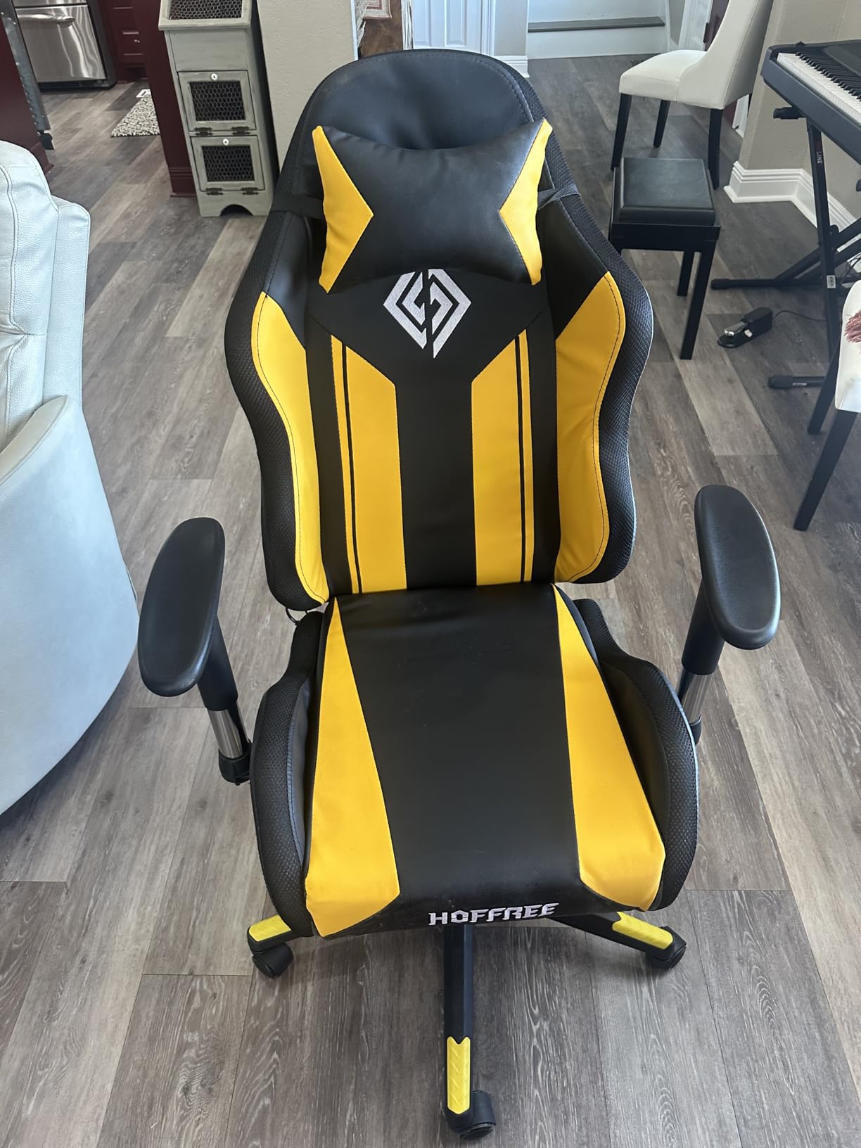 HOFFREE RGB LED Gaming Chair for Kids Reclining Gaming Chairs for Teens 8-15 Computer Chair with RGB Lights and Footrest (Black) customer photo 1