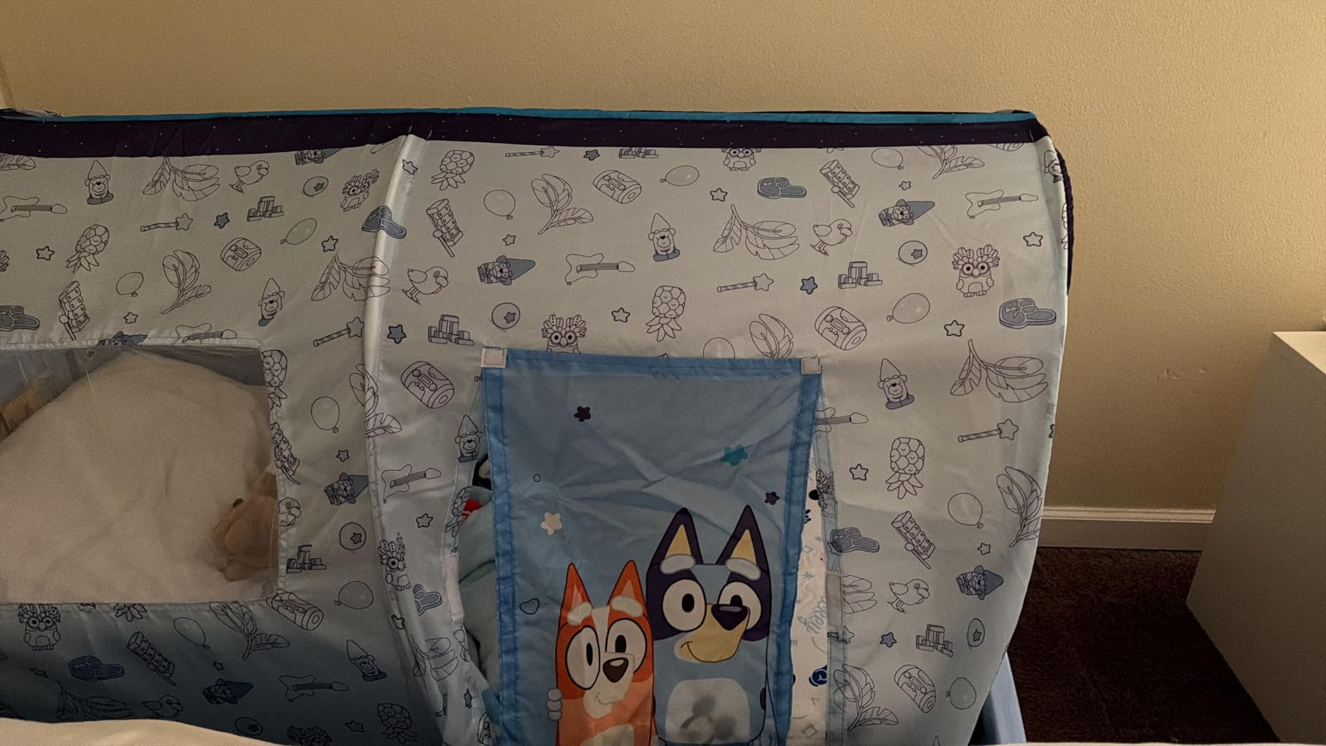 Delta Children - Bluey Plastic Toddler Bed with Tent customer photo 2