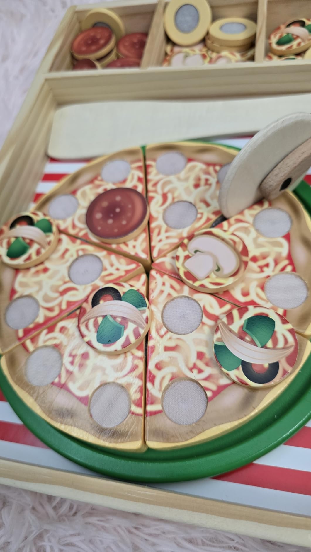 Melissa & Doug Wooden Pizza Party Play Set, 36 Self-Stick Toppings, Pizza Toy Kitchen Set & Play Kitchen Accessories, Preschool Toys for Boys & Girls 3+ customer photo 1