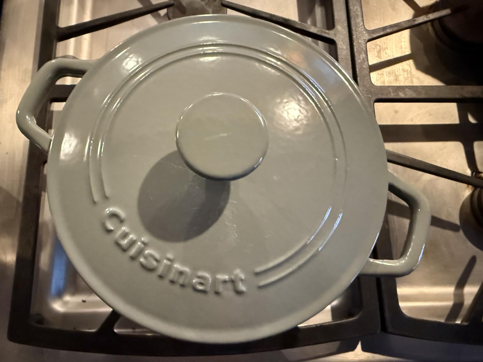 Cuisinart Chef's Classic Enameled Cast Iron Round Covered Casserole, 7-Quart, Cardinal Red customer photo 1