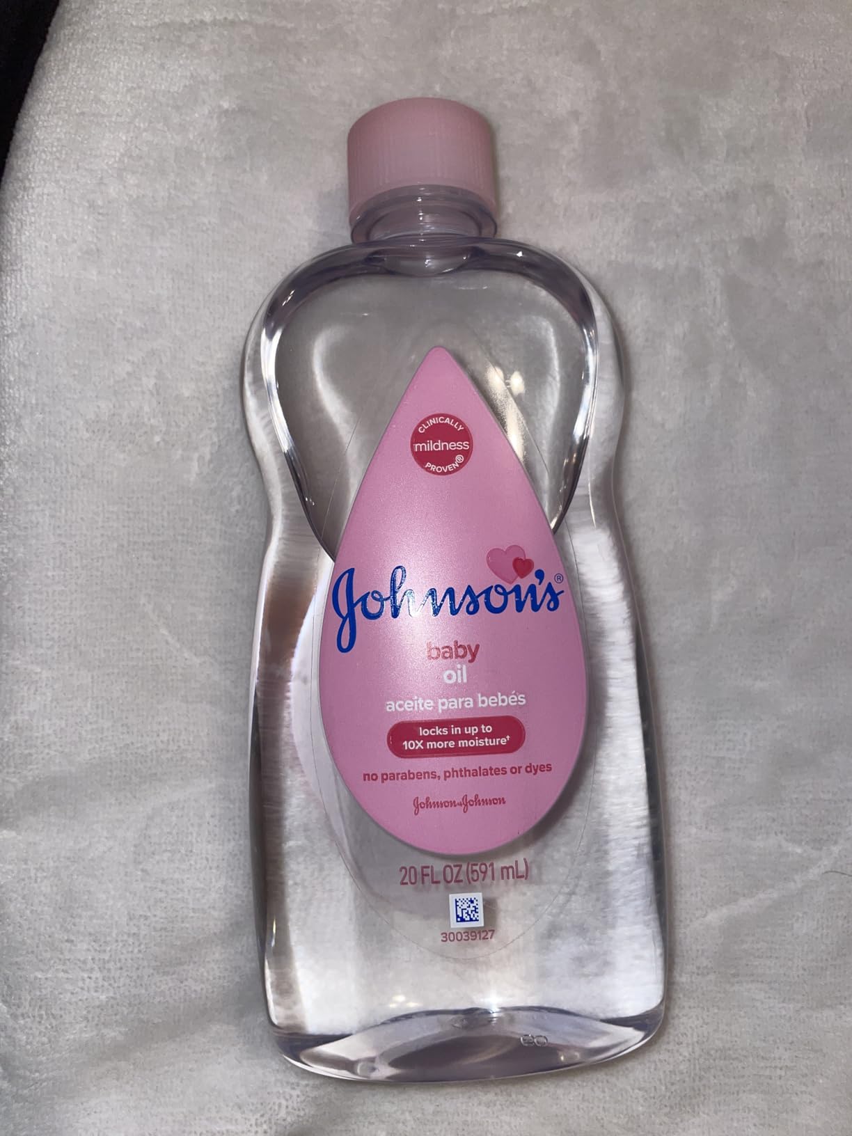 Johnson's Baby Oil, Pure Mineral Oil to Prevent Moisture Loss for Newborn, Kids, & Adults, Gentle, Soothing Baby Massage Oil, Dry Skin Relief, Hypoallergenic, Original Scent, Baby Essentials, 3 fl. oz customer photo 1