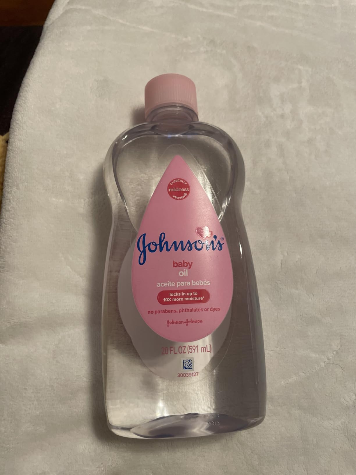 Johnson's Baby Oil, Pure Mineral Oil to Prevent Moisture Loss for Newborn, Kids, & Adults, Gentle, Soothing Baby Massage Oil, Dry Skin Relief, Hypoallergenic, Original Scent, Baby Essentials, 3 fl. oz customer photo 2