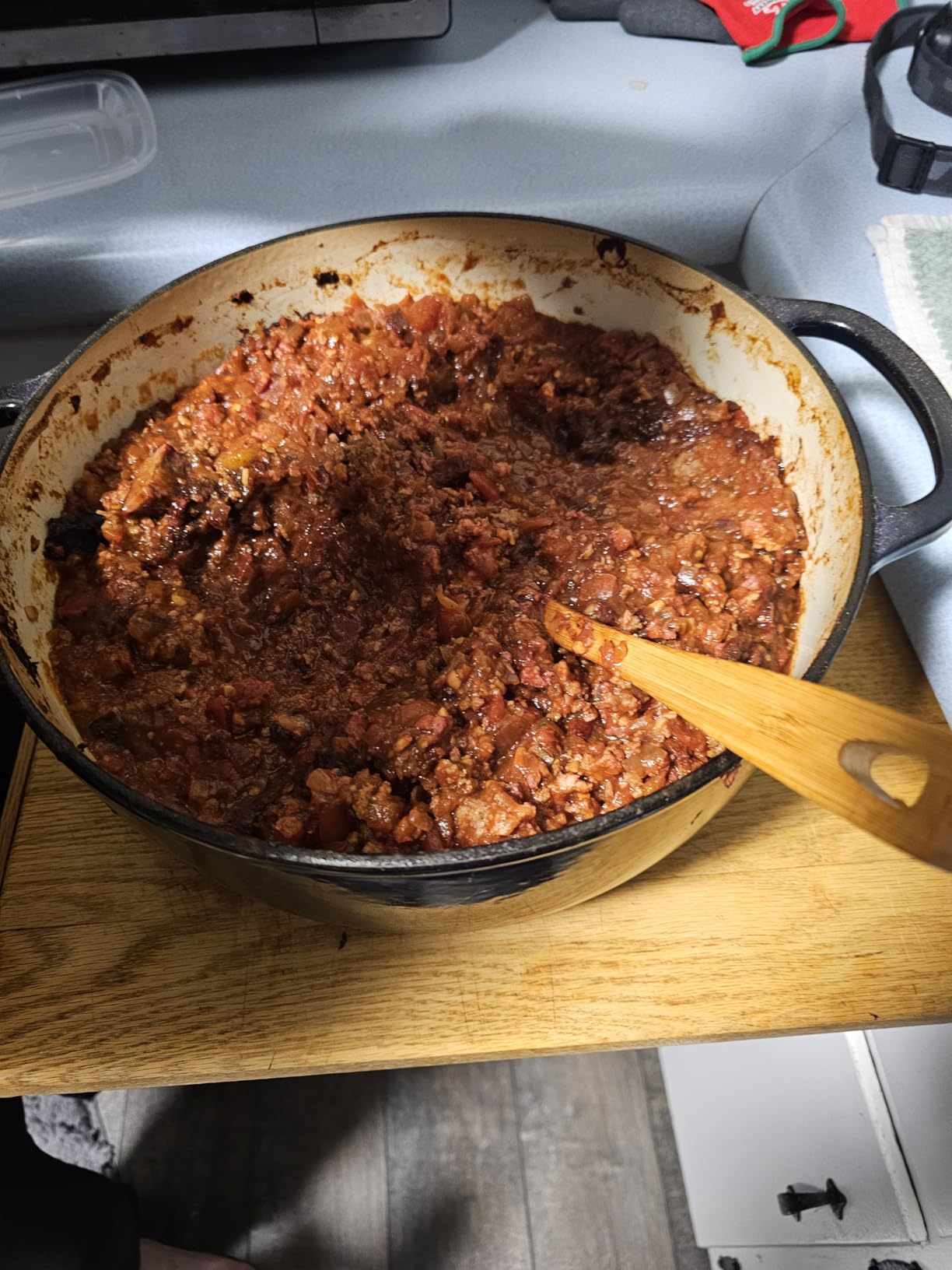 Lodge Essential Enamel Cast Iron Dutch Oven with Lid 7.5 Quart - Caribbean Blue customer photo 2