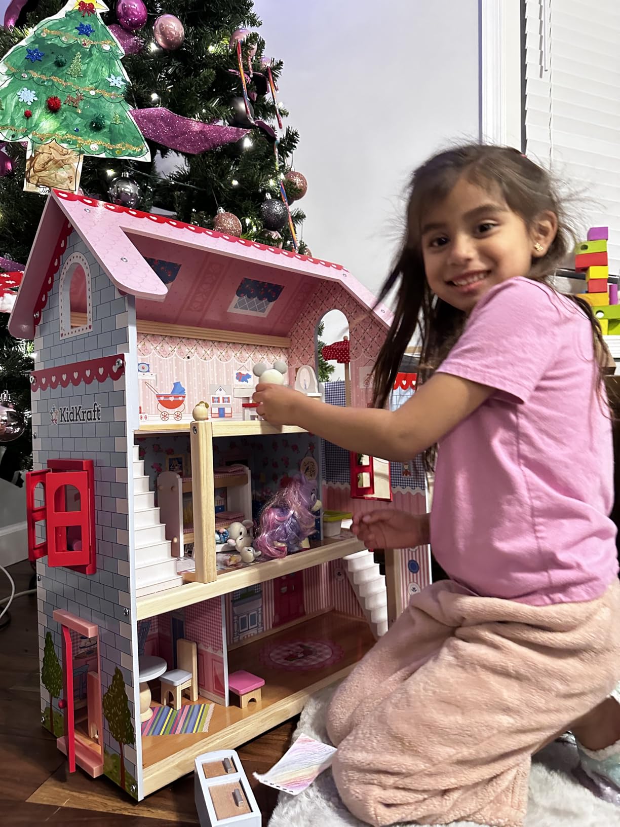 KidKraft Chelsea Doll Cottage Wooden Dollhouse with 16 Accessories, Working Shutters, for 5-Inch Dolls customer photo 1