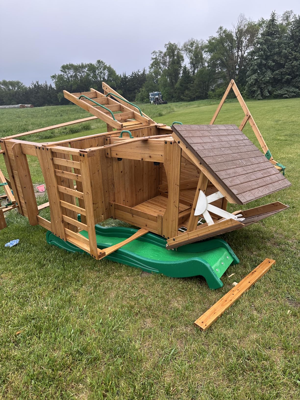 Backyard Discovery Montpelier Cedar Wood Swing Set, Wave Slide, Clubhouse, Monkey Bars, Picnic Area, Snack Bar, Belt Swings, Trapeze, Balcony, Playhouse, Working Door, Ladder, Outdoor Playset customer photo 2