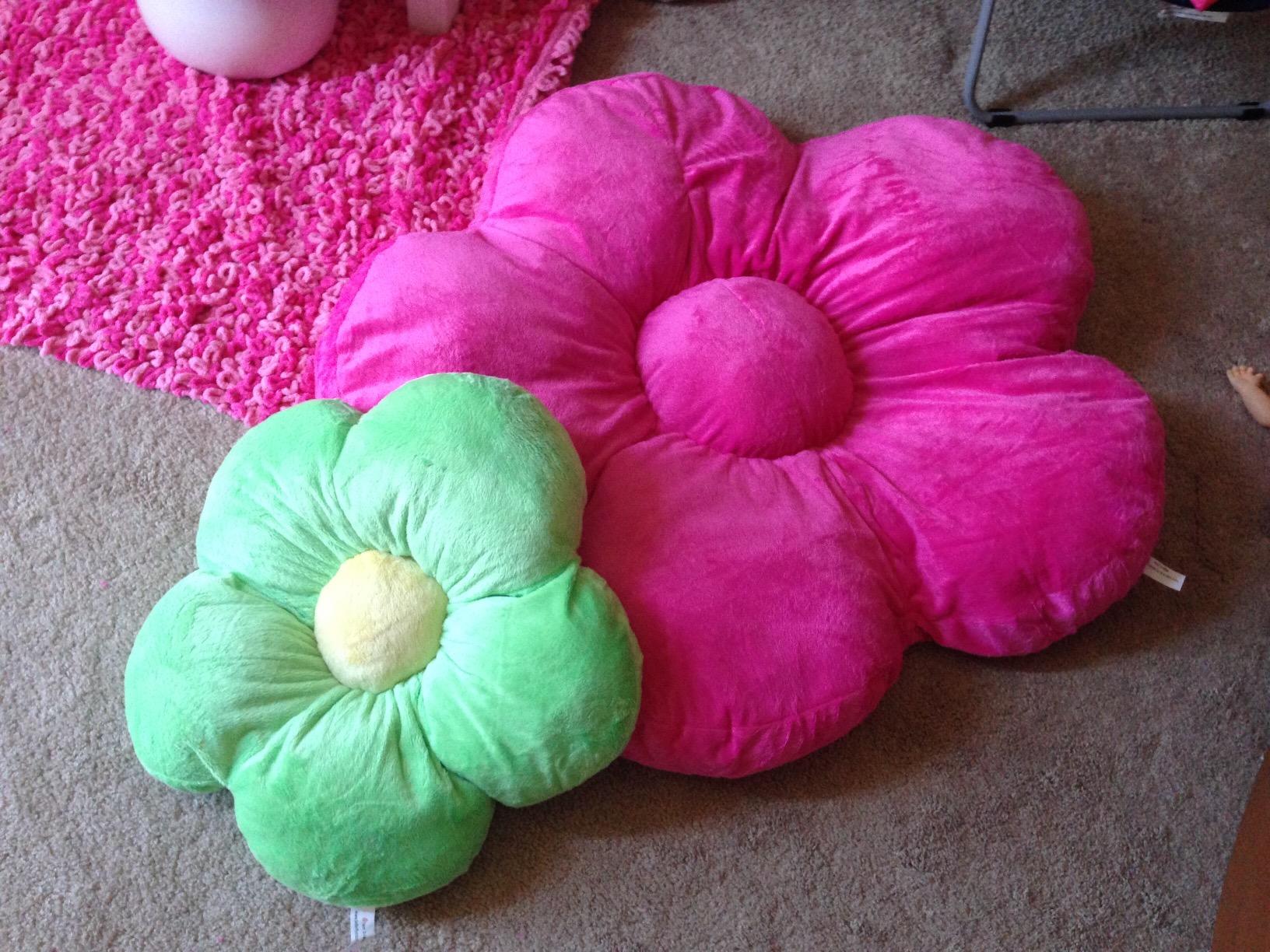 Butterfly Craze Flower-Shaped Floor Pillow - Machine Washable Plush Microfiber Cozy Area Pillow - Reading Floor Cushion for Kids - Toddler Lounger & Kids Tent Seating - Medium 20 in, Green customer photo 2