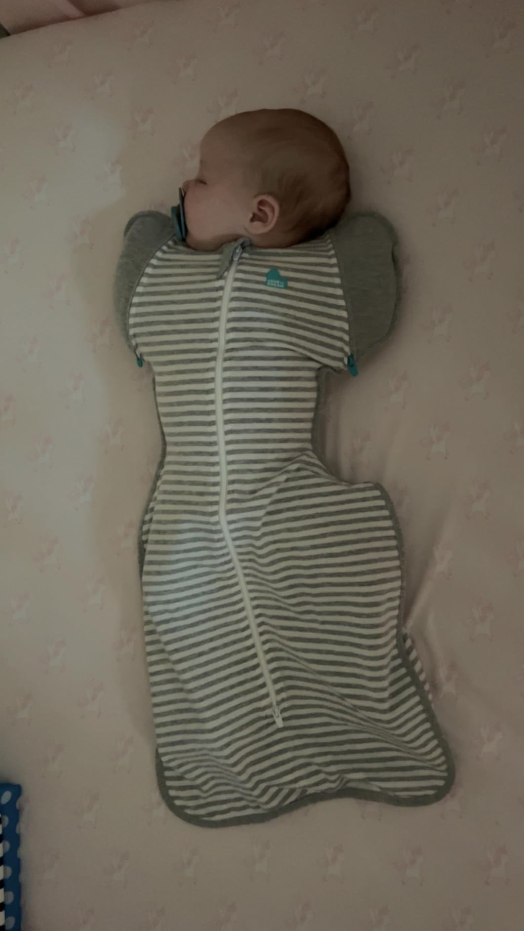 Love to Dream Swaddle Up Transition Swaddle, Patented Zip-Off Wings, Gently Help Baby Transition from Being Swaddled to Arms Free When Showing Signs of Rolling, 1.0 TOG, 13-19 lbs, Gray customer photo 1