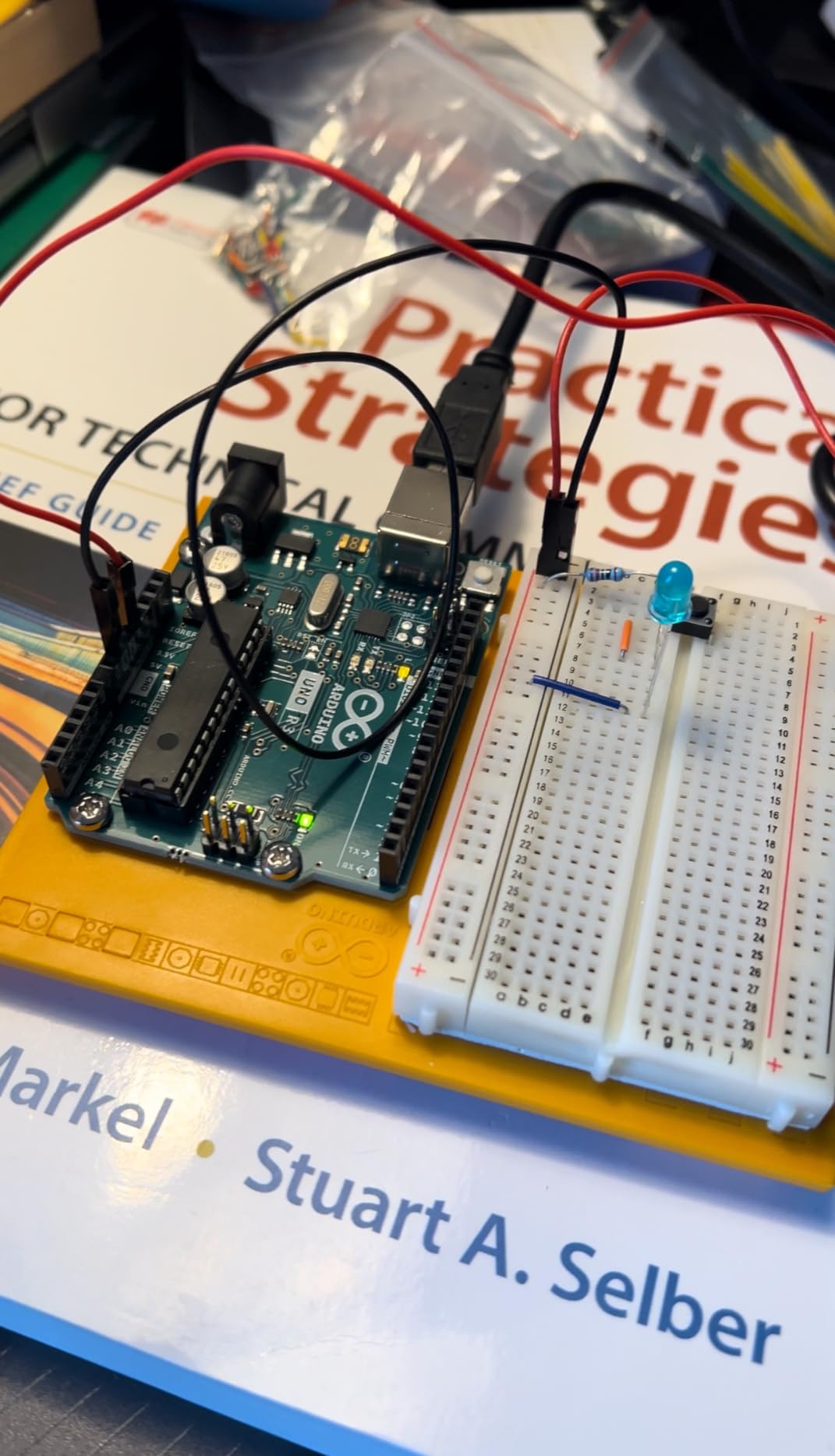 Official Arduino Starter Kit - 12 DIY Projects with Electronic Components & English Projects Book customer photo 2