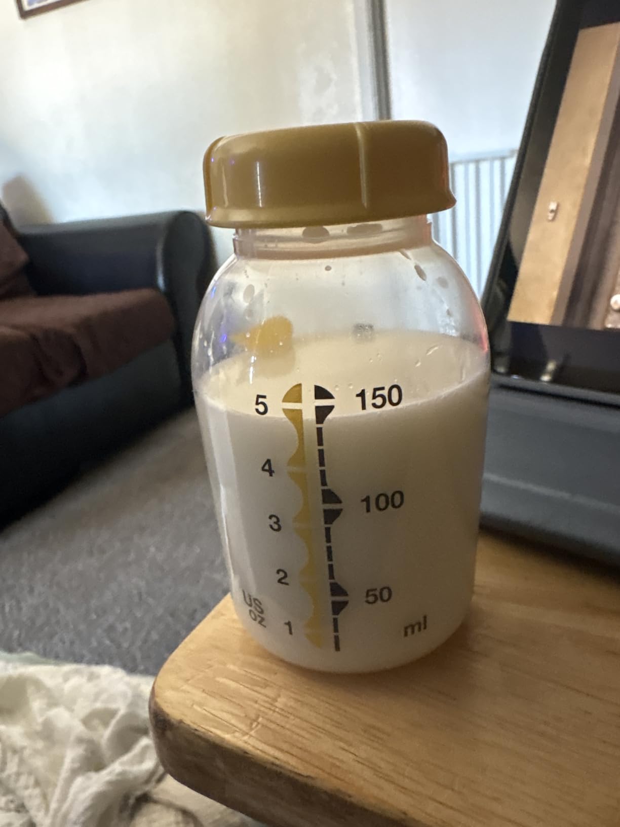Medela Breast Milk Collection and Storage Bottles with Solid Lids - 6pk/5oz-150mL Breastmilk Container, Compatible Breast Pumps and Made Without BPA customer photo 1