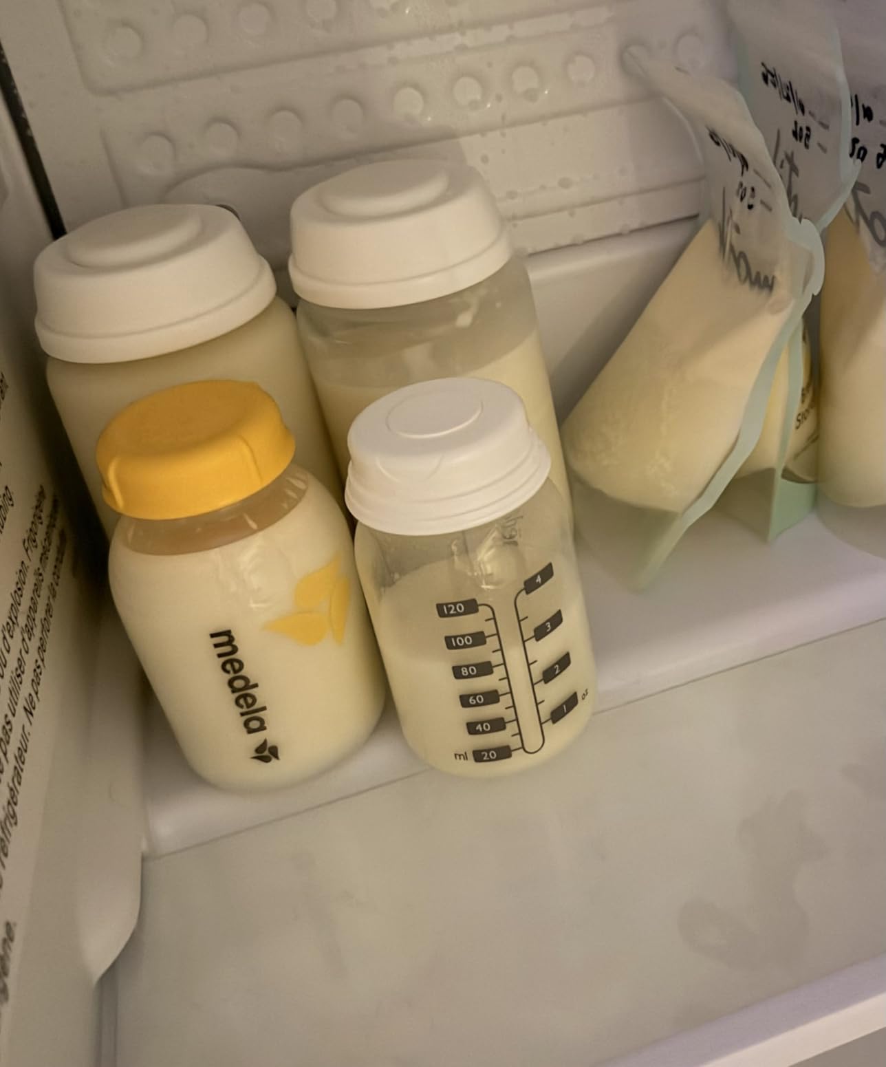 Medela Breast Milk Collection and Storage Bottles with Solid Lids - 6pk/5oz-150mL Breastmilk Container, Compatible Breast Pumps and Made Without BPA customer photo 2