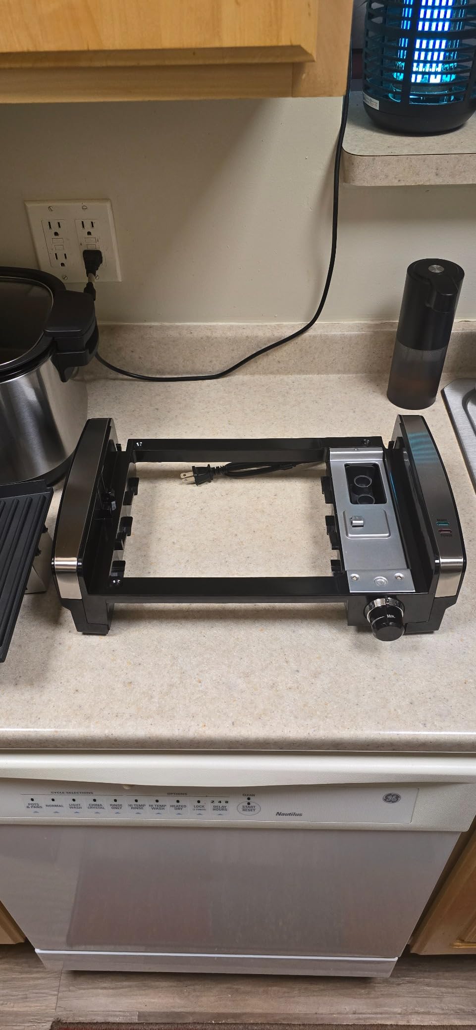 Hamilton Beach Electric Indoor Searing Grill with Adjustable Temperature Control to 450F, 118 sq. in. Surface, Model 25360, Stainless Steel customer photo 1