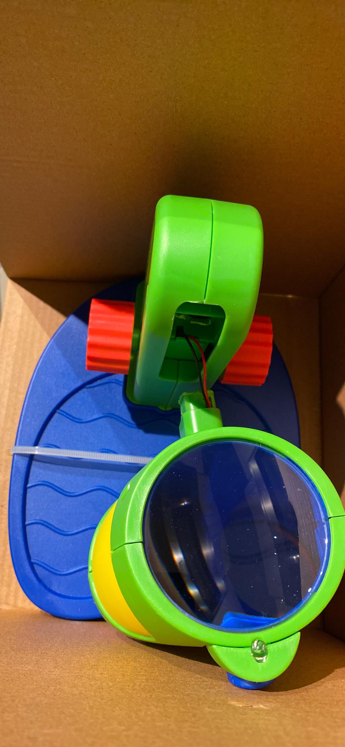 Educational Insights GeoSafari My First Microscope - Kids Microscope with Prepared Slides, STEM Toys, Microscopes for Kids, Toddler Learning Toys, Science Kits for Boys and Girls Ages 3+ customer photo 2