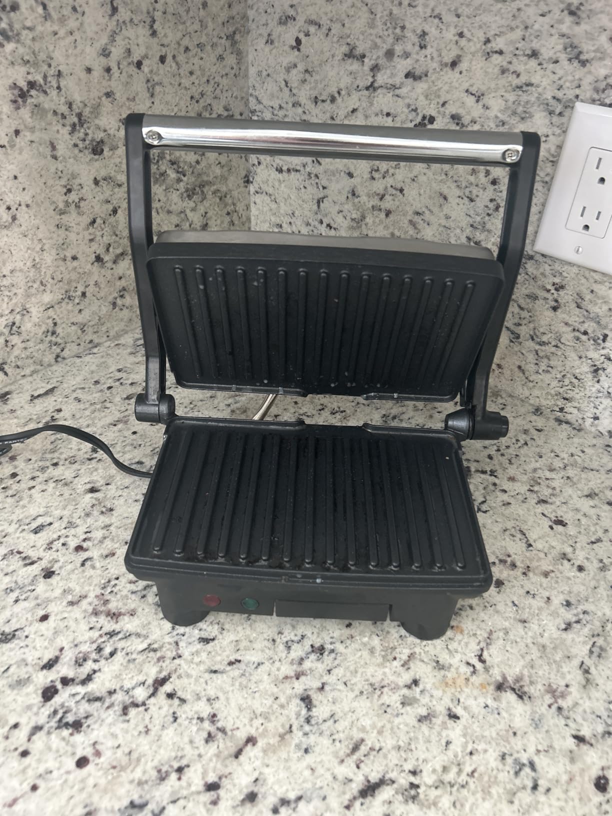 Elite Gourmet EPN-2976 2-in-1 Nonstick Panini Press & Indoor Grill, Opens 180-Degree Gourmet Sandwich Maker, Floating Hinge Fits All Foods, Contact Grill with Removable Grease Tray, Stainless Steel customer photo 1