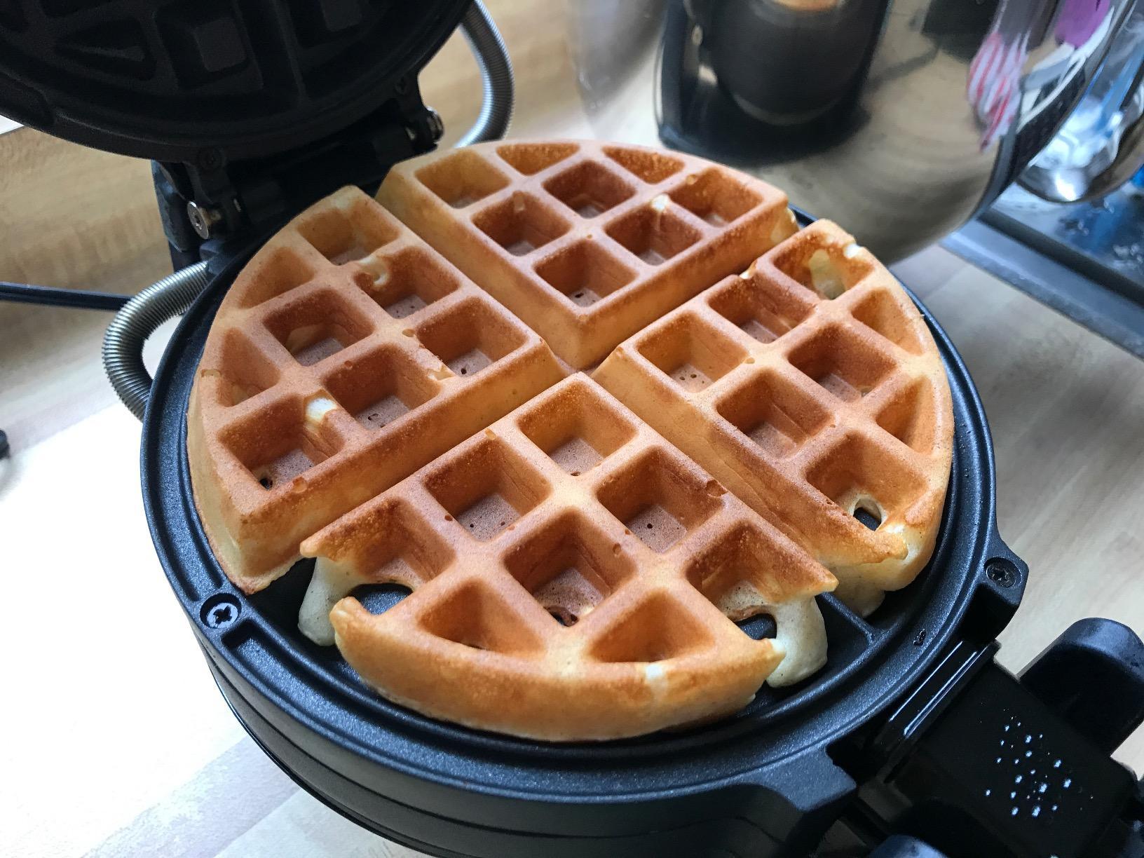 BLACK+DECKER Rotating Waffle Maker, Black, WMD200B customer photo 2
