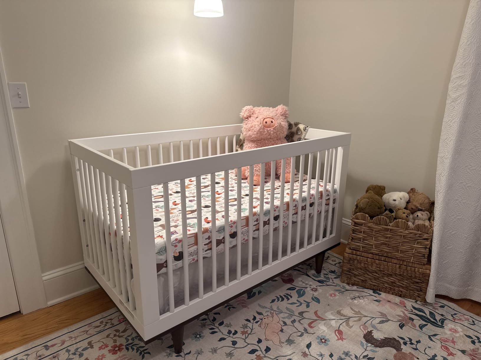 DaVinci Marley 3-in-1 Convertible Baby Crib - GREENGUARD Gold Certified, White Finish & Walnut Legs customer photo 1