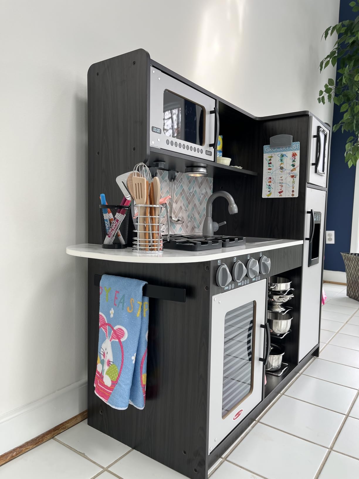 Melissa & Doug Chef's Wooden Pretend Play Kitchen for Kids with Ice Cube Dispenser - Charcoal Gray customer photo 1