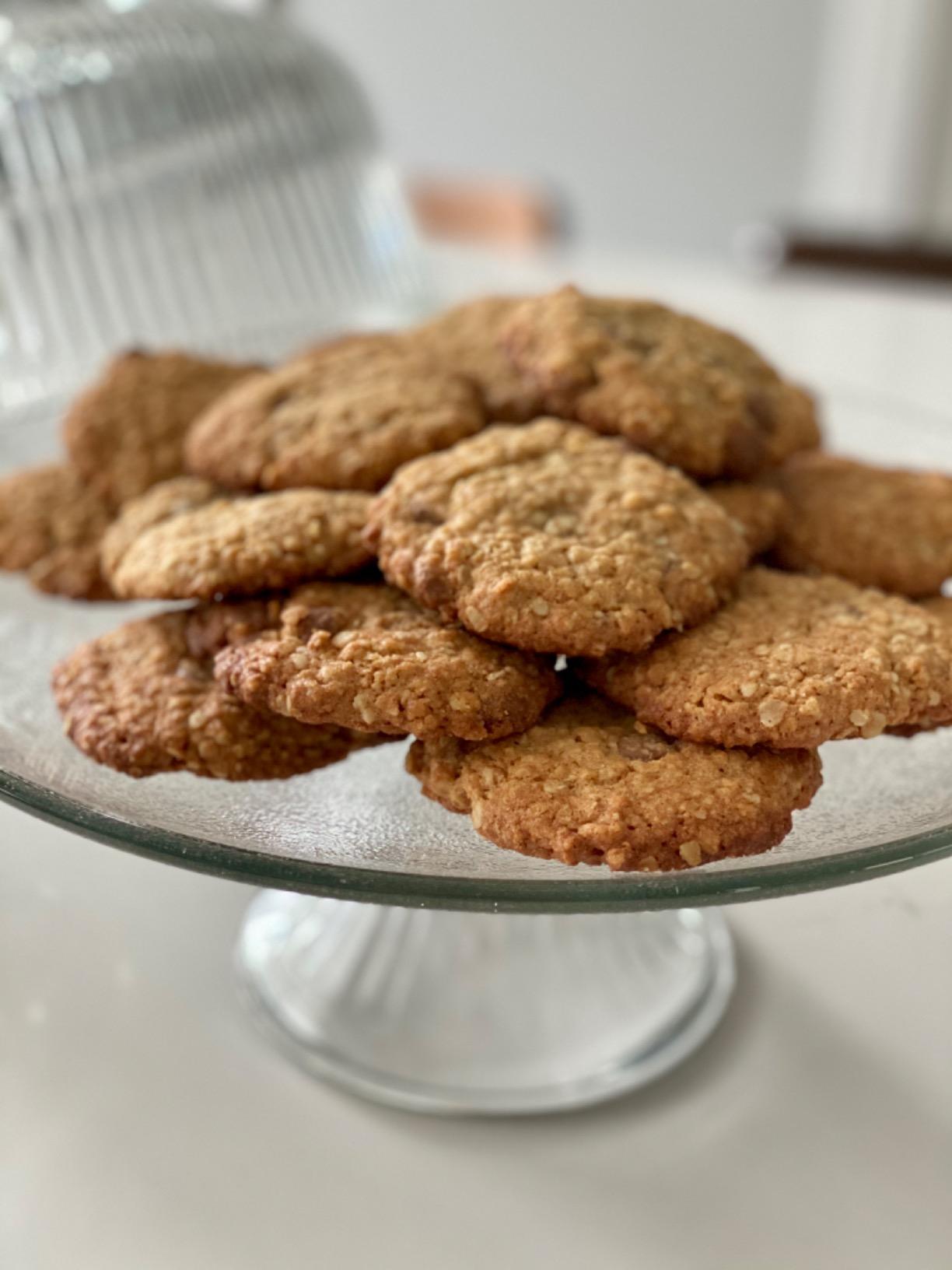 Mommy Knows Best Lactation Cookies Mix - Oatmeal Breastfeeding Cookie Supplement Support for Breast Milk Supply Increase with Flax Seed and Brewers Yeast (Chocolate Chip) 15oz customer photo 1